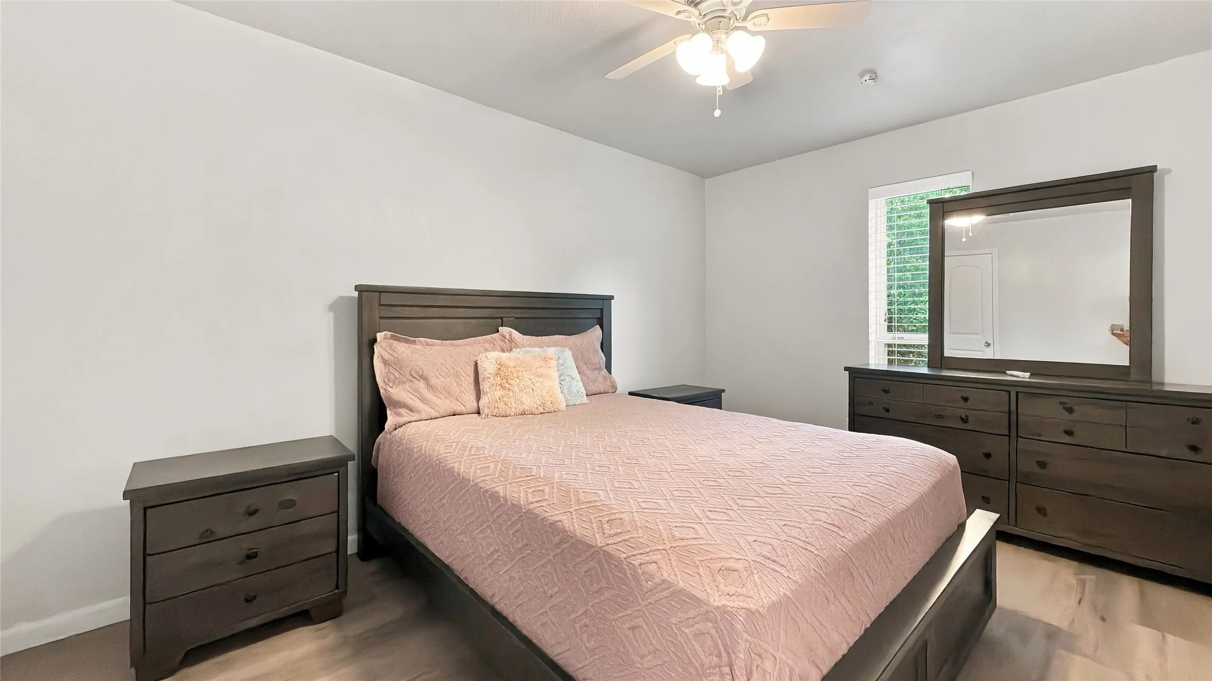 Secondary bedroom -2