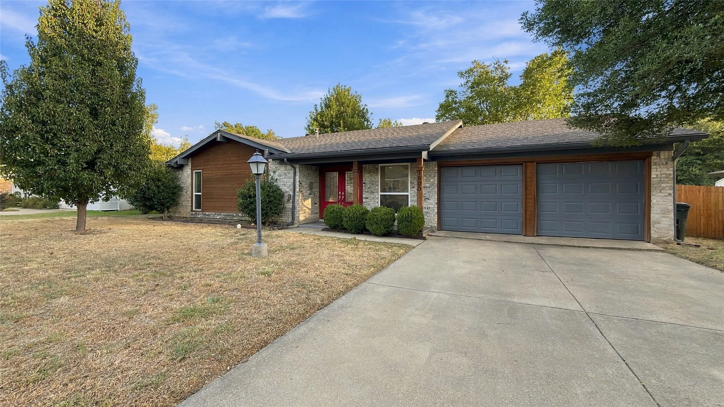 Single Family Residence For Sale in Tarrant County , 1800 Lexington Place, Bedford, Texas 76022, 4 Bedroom, 2 Bathroom, 2 Garage spaces, 1,709 Sqft, built in 1968, mls#21389464, Real Estate Agent in Bedford, Homes For Sale in Tarrant county, Homes For Sale in Bedford, Realtor in Bedford Texas, Real Estate Brokerage Independent Realty Texas, Luminita Cordes Realtor
