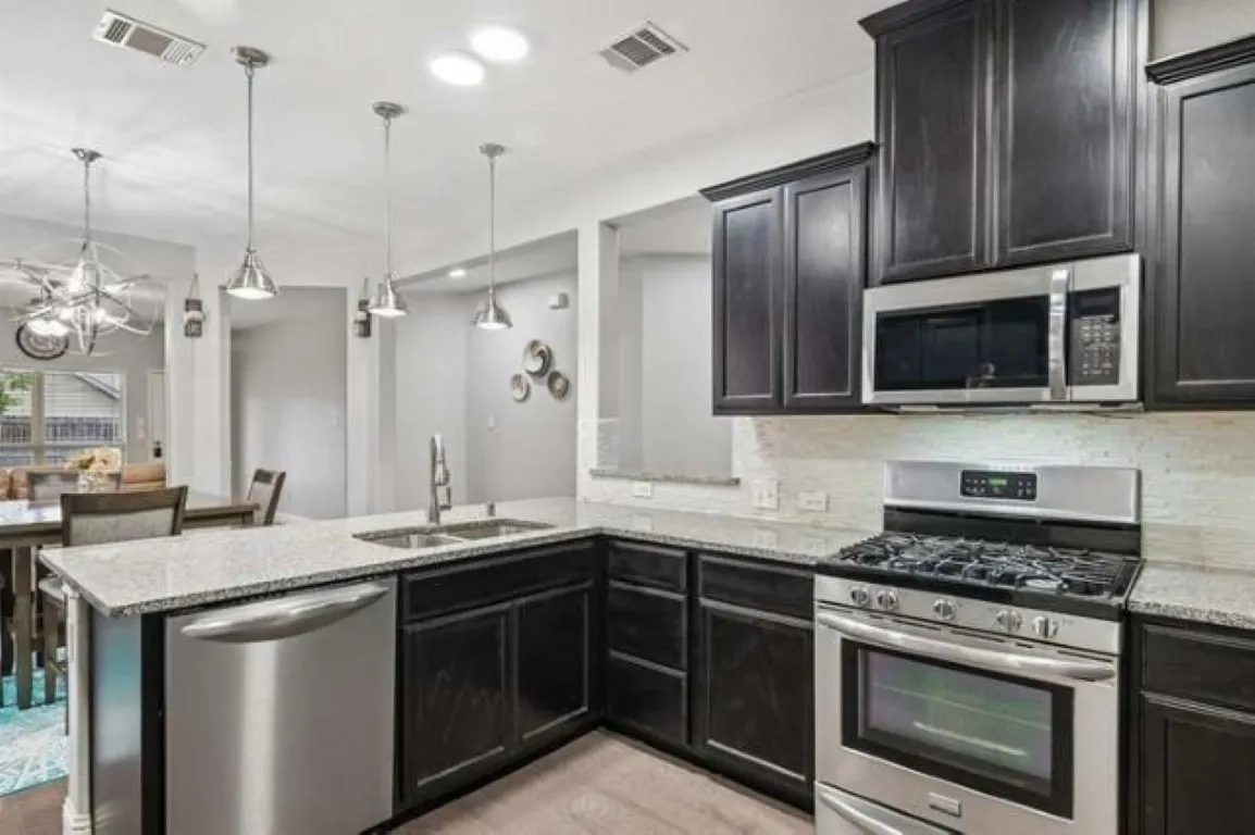 Single Family Residence For Rent in Collin County , 9920 Prairie Dog Lane, Mc Kinney, Texas 75071, 3 Bedroom, 3 Bathroom, Garage spaces, 2,223 Sqft, built in 2017, mls#21385102, Real Estate Agent in Mc Kinney, Homes For Rent in Collin county, Homes For Rent in Mc Kinney, Realtor in Mc Kinney Texas, Real Estate Brokerage Independent Realty Texas, Luminita Cordes Realtor