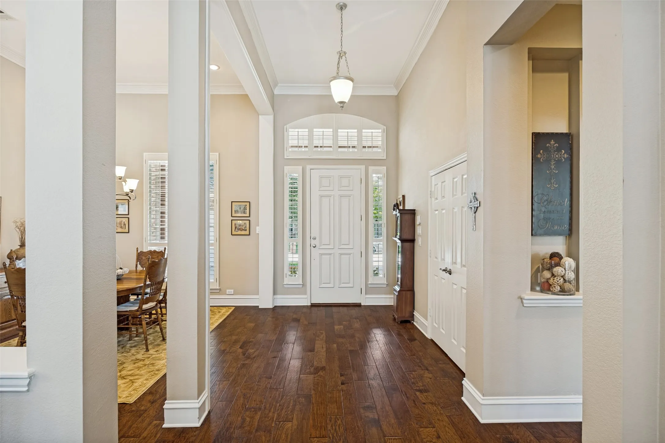 Single Family Residence For Sale in Dallas County , 7514 Spicewood Drive, Garland, Texas 75044, 3 Bedroom, 3 Bathroom, 2 Garage spaces, 2,623 Sqft, built in 2001, mls#21383805, Real Estate Agent in Garland, Homes For Sale in Dallas county, Homes For Sale in Garland, Realtor in Garland Texas, Real Estate Brokerage Independent Realty Texas, Luminita Cordes Realtor