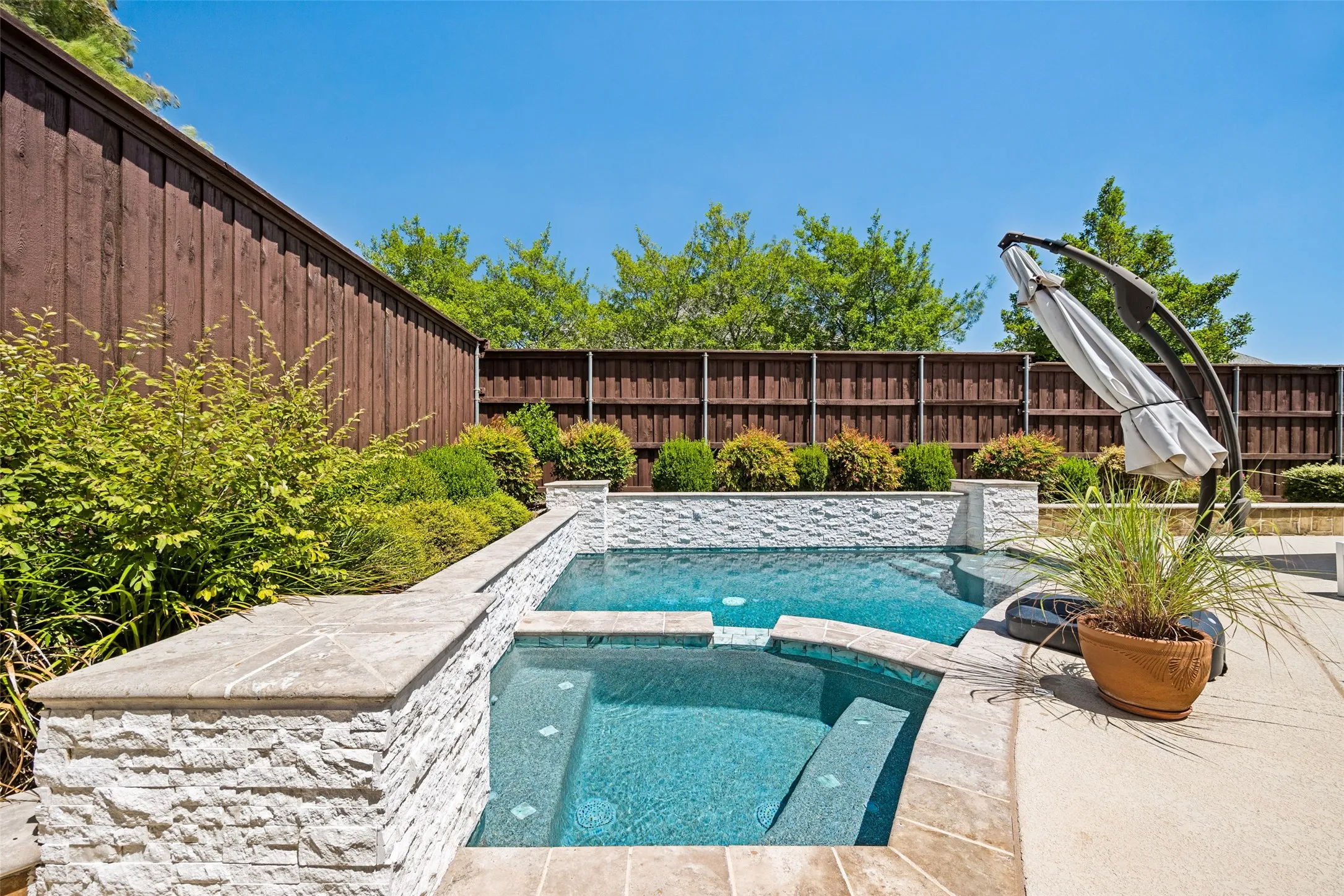 Single Family Residence For Sale in Dallas County , 7514 Spicewood Drive, Garland, Texas 75044, 3 Bedroom, 3 Bathroom, 2 Garage spaces, 2,623 Sqft, built in 2001, mls#21383805, Real Estate Agent in Garland, Homes For Sale in Dallas county, Homes For Sale in Garland, Realtor in Garland Texas, Real Estate Brokerage Independent Realty Texas, Luminita Cordes Realtor