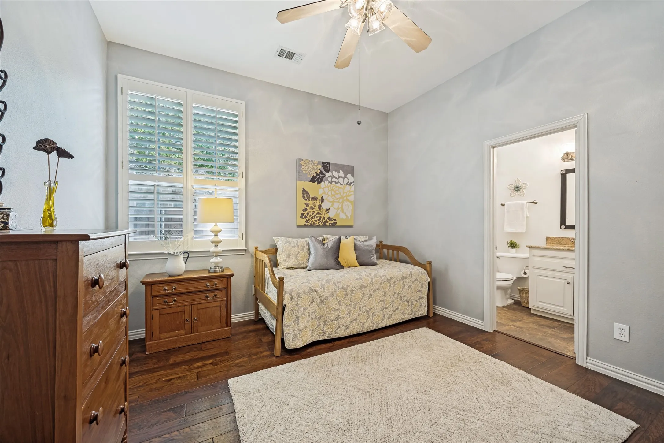 Single Family Residence For Sale in Dallas County , 7514 Spicewood Drive, Garland, Texas 75044, 3 Bedroom, 3 Bathroom, 2 Garage spaces, 2,623 Sqft, built in 2001, mls#21383805, Real Estate Agent in Garland, Homes For Sale in Dallas county, Homes For Sale in Garland, Realtor in Garland Texas, Real Estate Brokerage Independent Realty Texas, Luminita Cordes Realtor