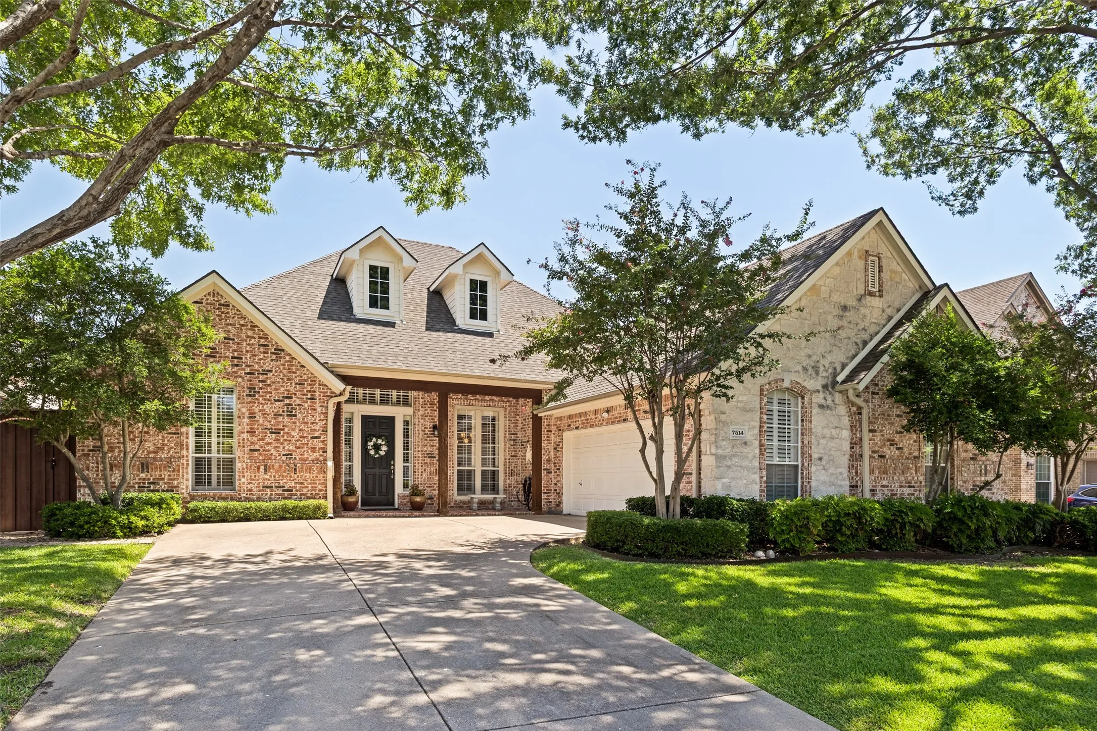 Single Family Residence For Sale in Dallas County , 7514 Spicewood Drive, Garland, Texas 75044, 3 Bedroom, 3 Bathroom, 2 Garage spaces, 2,623 Sqft, built in 2001, mls#21383805, Real Estate Agent in Garland, Homes For Sale in Dallas county, Homes For Sale in Garland, Realtor in Garland Texas, Real Estate Brokerage Independent Realty Texas, Luminita Cordes Realtor