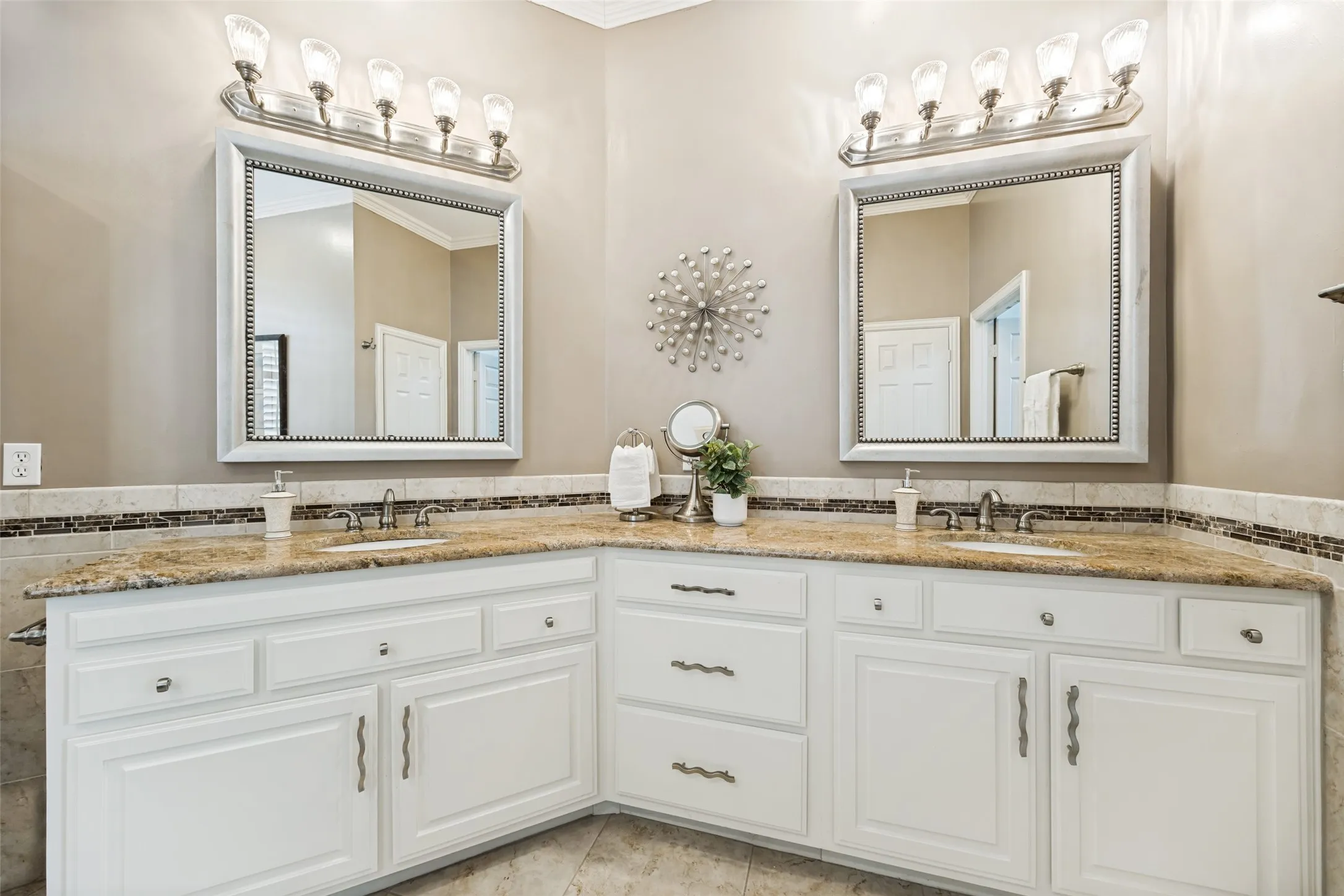 Single Family Residence For Sale in Dallas County , 7514 Spicewood Drive, Garland, Texas 75044, 3 Bedroom, 3 Bathroom, 2 Garage spaces, 2,623 Sqft, built in 2001, mls#21383805, Real Estate Agent in Garland, Homes For Sale in Dallas county, Homes For Sale in Garland, Realtor in Garland Texas, Real Estate Brokerage Independent Realty Texas, Luminita Cordes Realtor