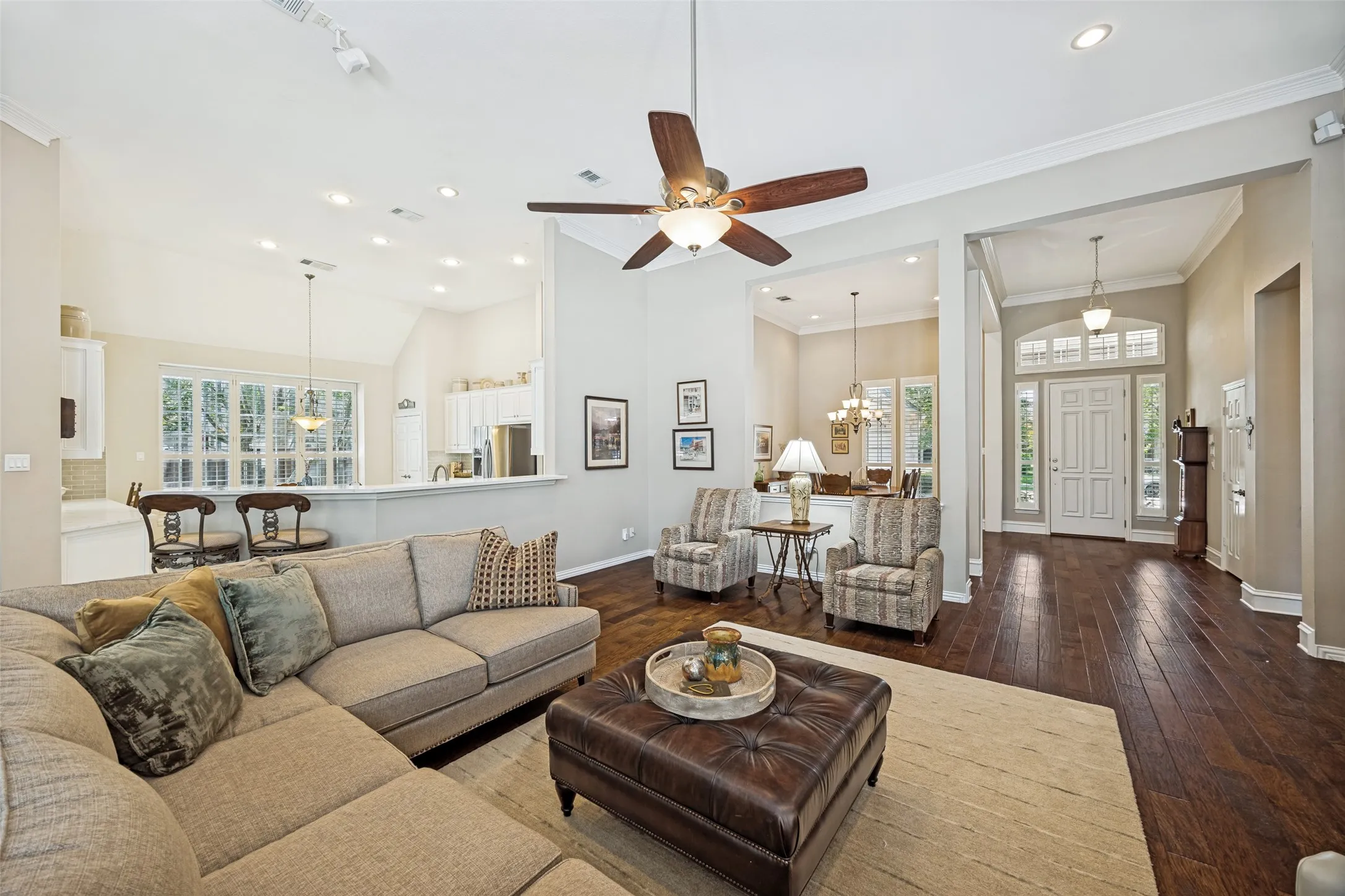 Single Family Residence For Sale in Dallas County , 7514 Spicewood Drive, Garland, Texas 75044, 3 Bedroom, 3 Bathroom, 2 Garage spaces, 2,623 Sqft, built in 2001, mls#21383805, Real Estate Agent in Garland, Homes For Sale in Dallas county, Homes For Sale in Garland, Realtor in Garland Texas, Real Estate Brokerage Independent Realty Texas, Luminita Cordes Realtor