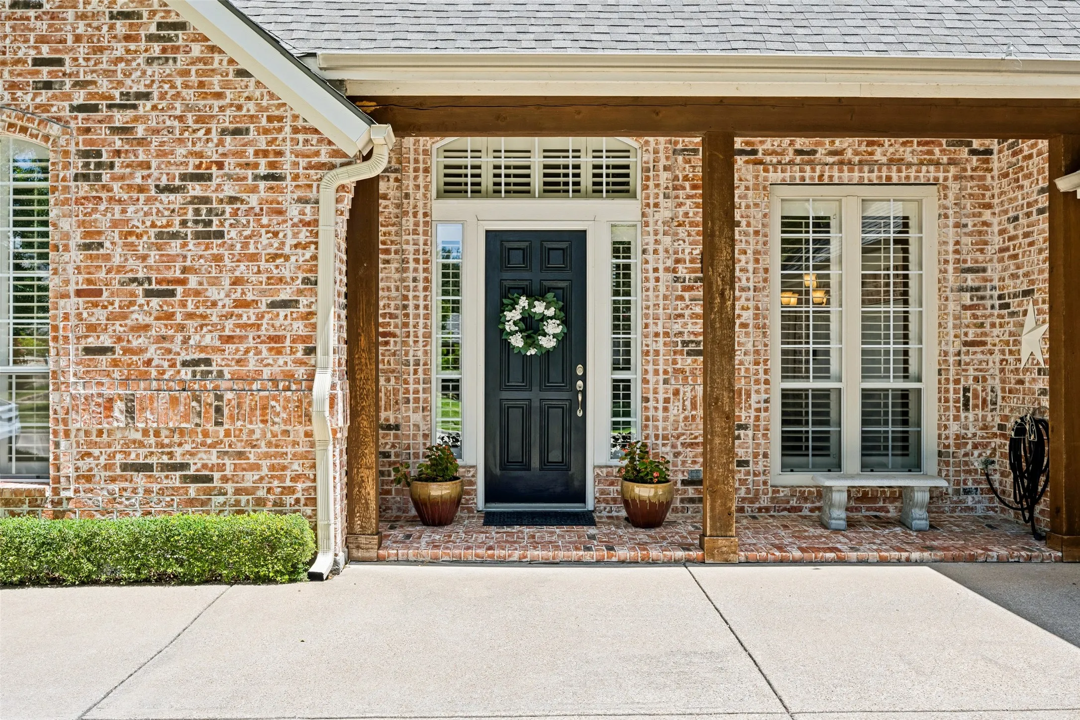Single Family Residence For Sale in Dallas County , 7514 Spicewood Drive, Garland, Texas 75044, 3 Bedroom, 3 Bathroom, 2 Garage spaces, 2,623 Sqft, built in 2001, mls#21383805, Real Estate Agent in Garland, Homes For Sale in Dallas county, Homes For Sale in Garland, Realtor in Garland Texas, Real Estate Brokerage Independent Realty Texas, Luminita Cordes Realtor
