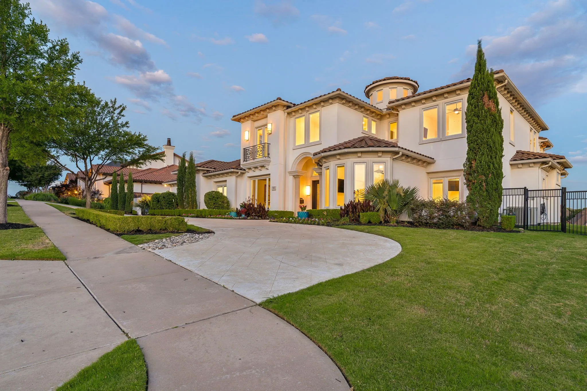 Single Family Residence For Sale in Denton County , 1013 Excalibur Boulevard, Lewisville, Texas 75056, 6 Bedroom, 7 Bathroom, 4 Garage spaces, 8,111 Sqft, built in 2013, mls#21390219, Real Estate Agent in Lewisville, Homes For Sale in Denton county, Homes For Sale in Lewisville, Realtor in Lewisville Texas, Real Estate Brokerage Independent Realty Texas, Luminita Cordes Realtor