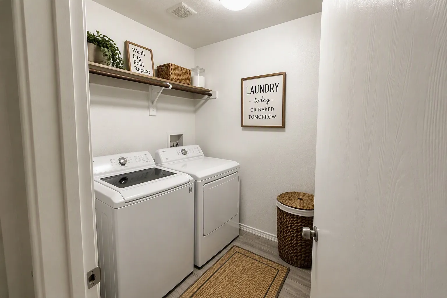 Single Family Residence For Sale in Tarrant County , 10445 Hideaway Trail, Fort Worth, Texas 76131, 3 Bedroom, 2 Bathroom, 2 Garage spaces, 1,545 Sqft, built in 2005, mls#21390021, Real Estate Agent in Fort Worth, Homes For Sale in Tarrant county, Homes For Sale in Fort Worth, Realtor in Fort Worth Texas, Real Estate Brokerage Independent Realty Texas, Luminita Cordes Realtor
