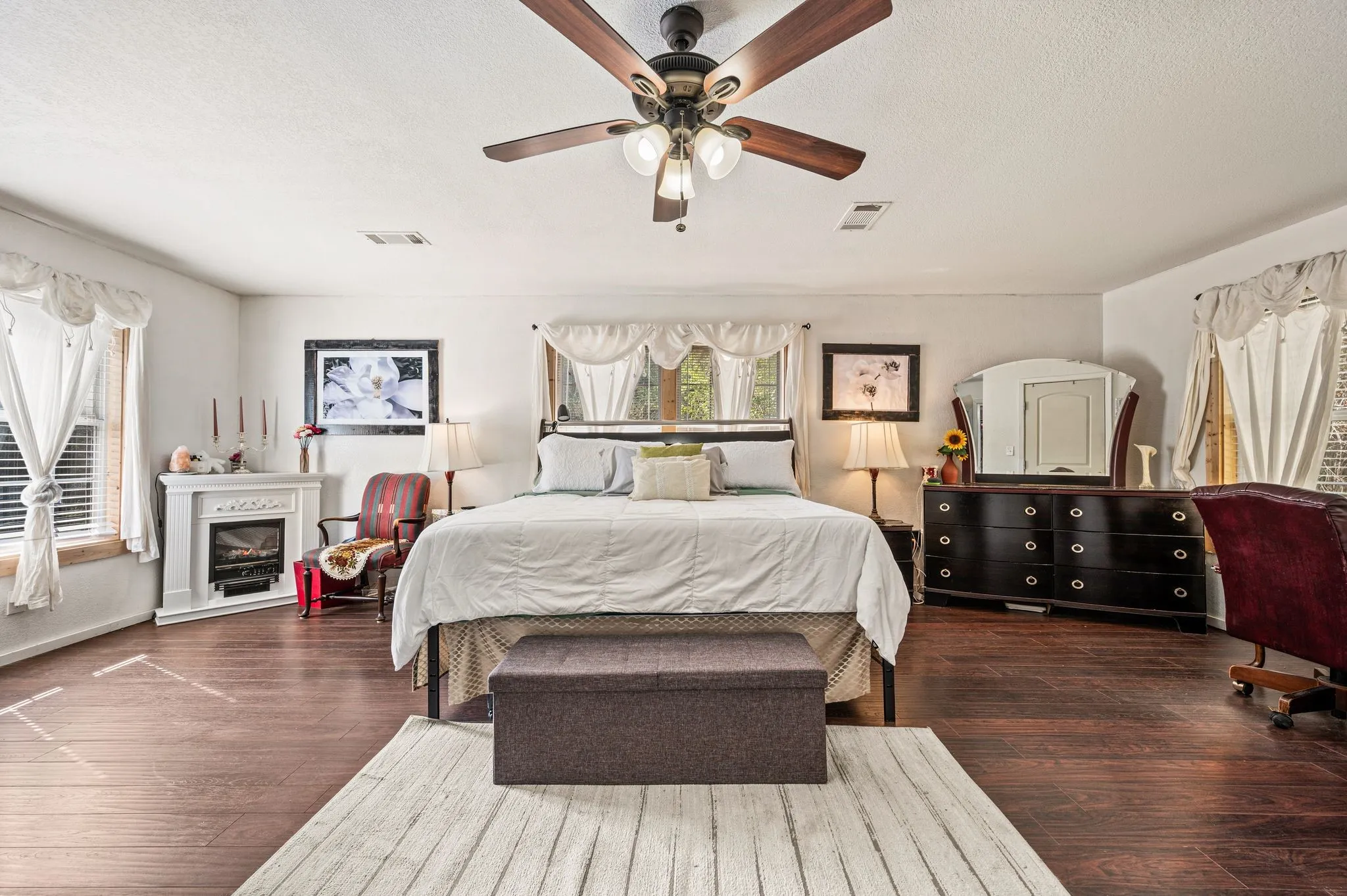 Single Family Residence For Sale in Johnson County , 309 E 1st Street, Keene, Texas 76059, 3 Bedroom, 2 Bathroom, Garage spaces, 1,338 Sqft, built in 2010, mls#21384060, Real Estate Agent in Keene, Homes For Sale in Johnson county, Homes For Sale in Keene, Realtor in Keene Texas, Real Estate Brokerage Independent Realty Texas, Luminita Cordes Realtor