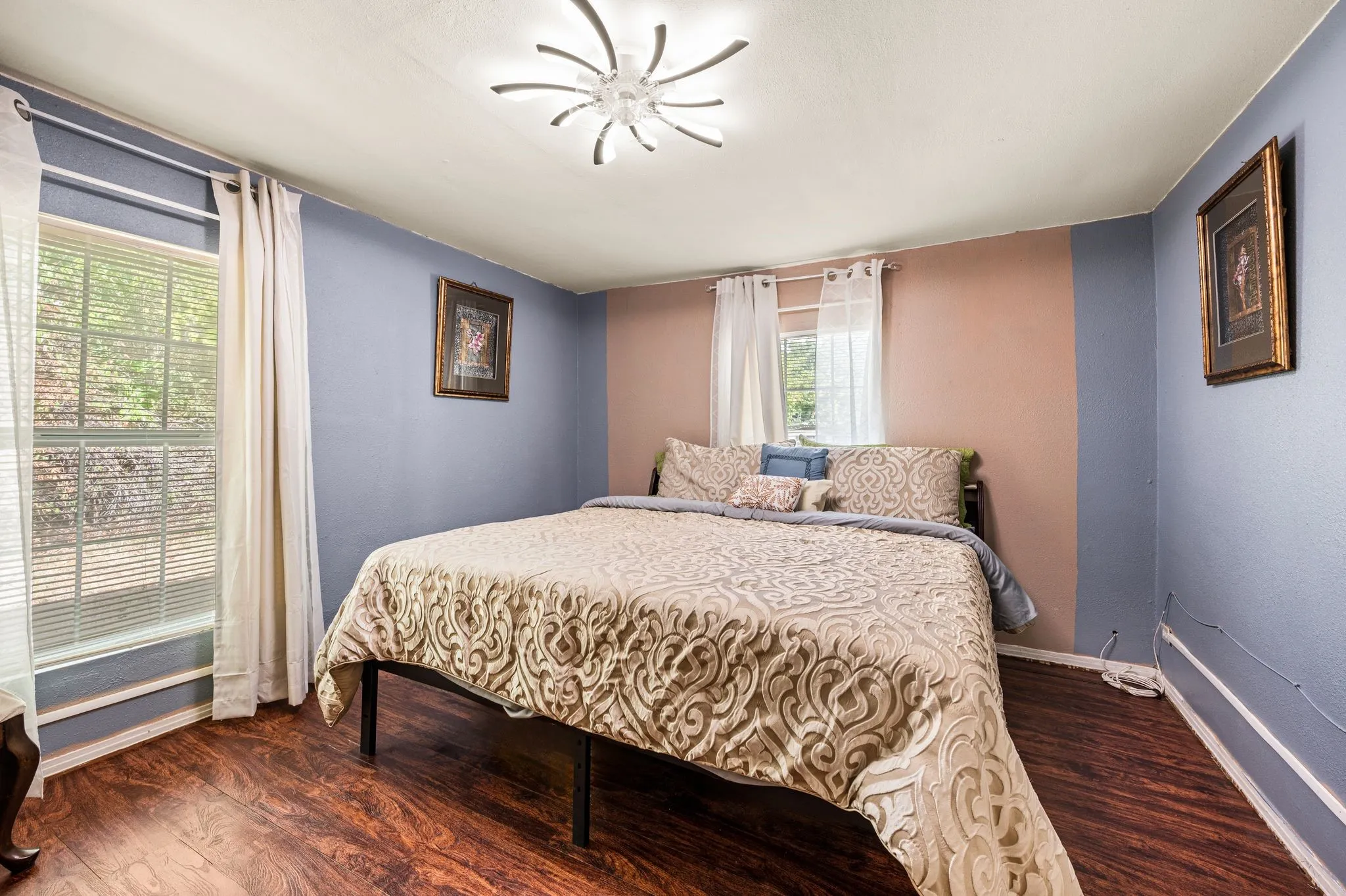 multiple windows with blinds, and an overhead light fixture