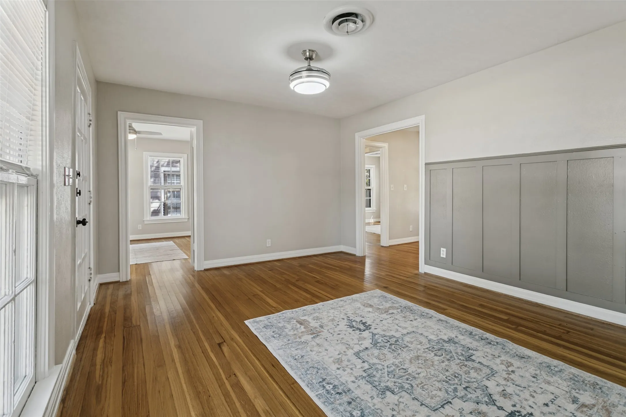 Single Family Residence For Sale in Tarrant County , 4925 Pershing Avenue, Fort Worth, Texas 76107, 3 Bedroom, 2 Bathroom, Garage spaces, 1,100 Sqft, built in 1943, mls#21389741, Real Estate Agent in Fort Worth, Homes For Sale in Tarrant county, Homes For Sale in Fort Worth, Realtor in Fort Worth Texas, Real Estate Brokerage Independent Realty Texas, Luminita Cordes Realtor