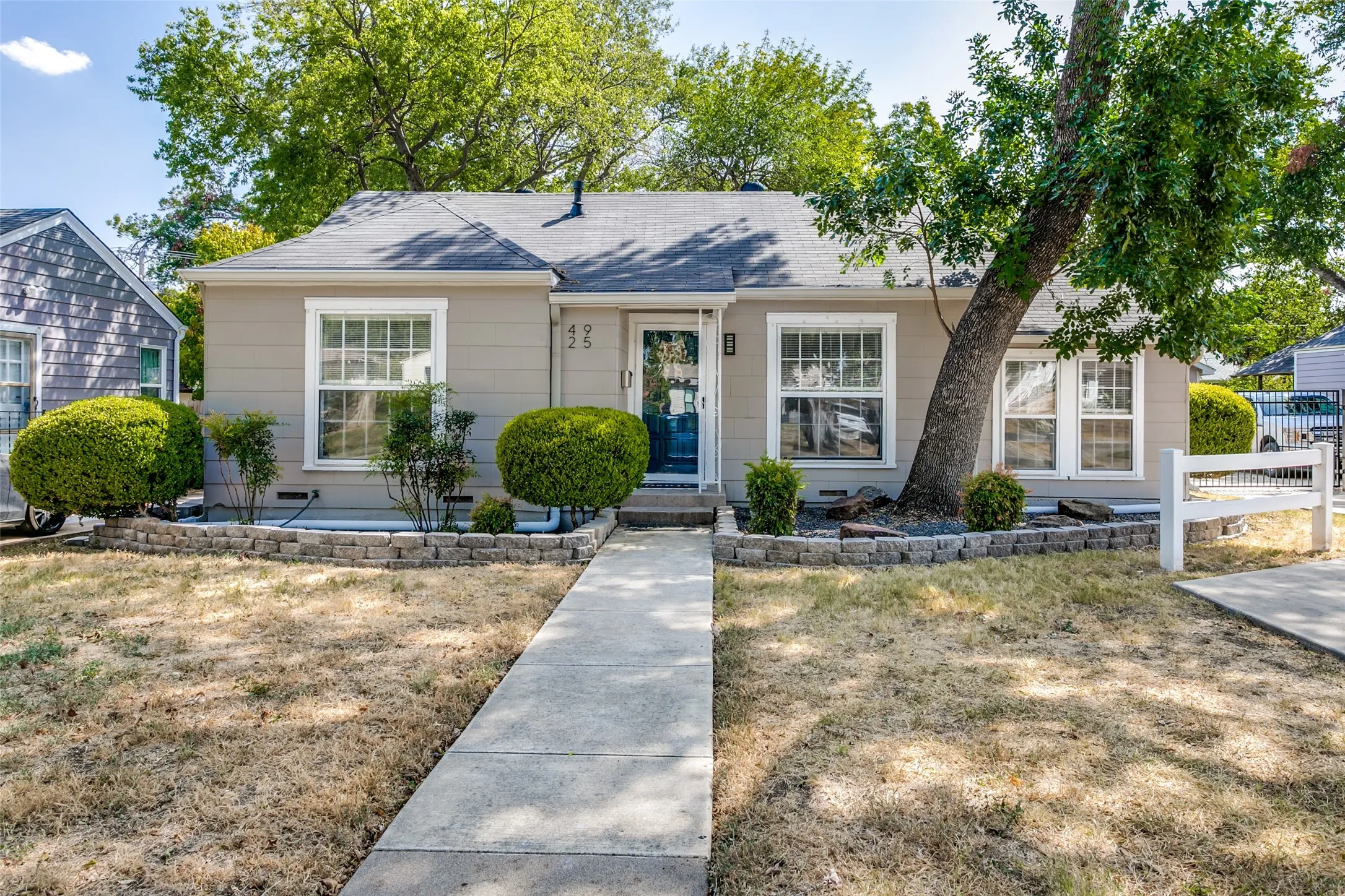 Single Family Residence For Sale in Tarrant County , 4925 Pershing Avenue, Fort Worth, Texas 76107, 3 Bedroom, 2 Bathroom, Garage spaces, 1,100 Sqft, built in 1943, mls#21389741, Real Estate Agent in Fort Worth, Homes For Sale in Tarrant county, Homes For Sale in Fort Worth, Realtor in Fort Worth Texas, Real Estate Brokerage Independent Realty Texas, Luminita Cordes Realtor