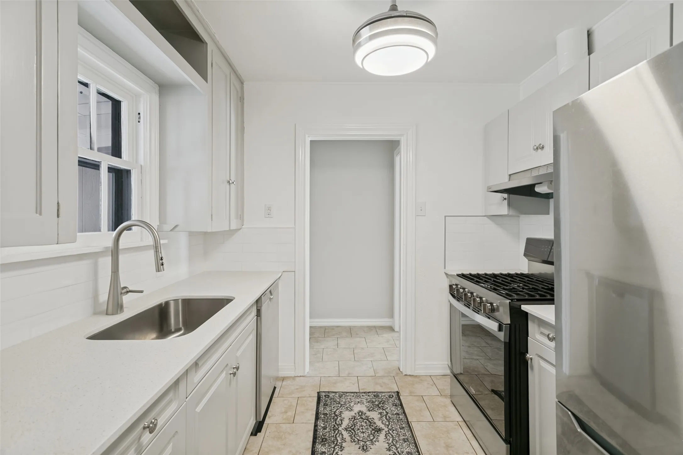 Single Family Residence For Sale in Tarrant County , 4925 Pershing Avenue, Fort Worth, Texas 76107, 3 Bedroom, 2 Bathroom, Garage spaces, 1,100 Sqft, built in 1943, mls#21389741, Real Estate Agent in Fort Worth, Homes For Sale in Tarrant county, Homes For Sale in Fort Worth, Realtor in Fort Worth Texas, Real Estate Brokerage Independent Realty Texas, Luminita Cordes Realtor