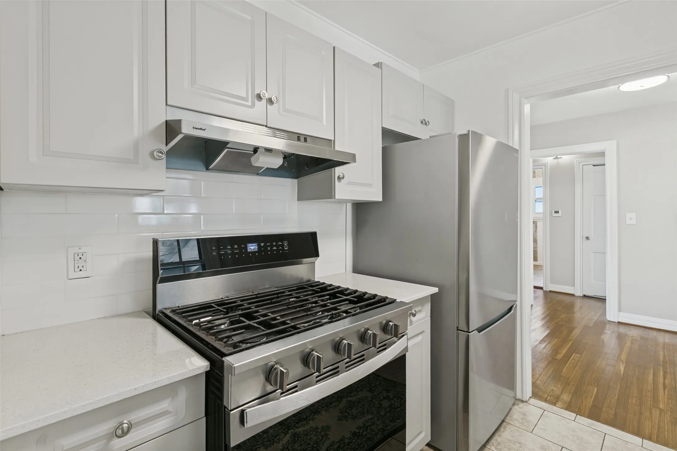 Single Family Residence For Sale in Tarrant County , 4925 Pershing Avenue, Fort Worth, Texas 76107, 3 Bedroom, 2 Bathroom, Garage spaces, 1,100 Sqft, built in 1943, mls#21389741, Real Estate Agent in Fort Worth, Homes For Sale in Tarrant county, Homes For Sale in Fort Worth, Realtor in Fort Worth Texas, Real Estate Brokerage Independent Realty Texas, Luminita Cordes Realtor