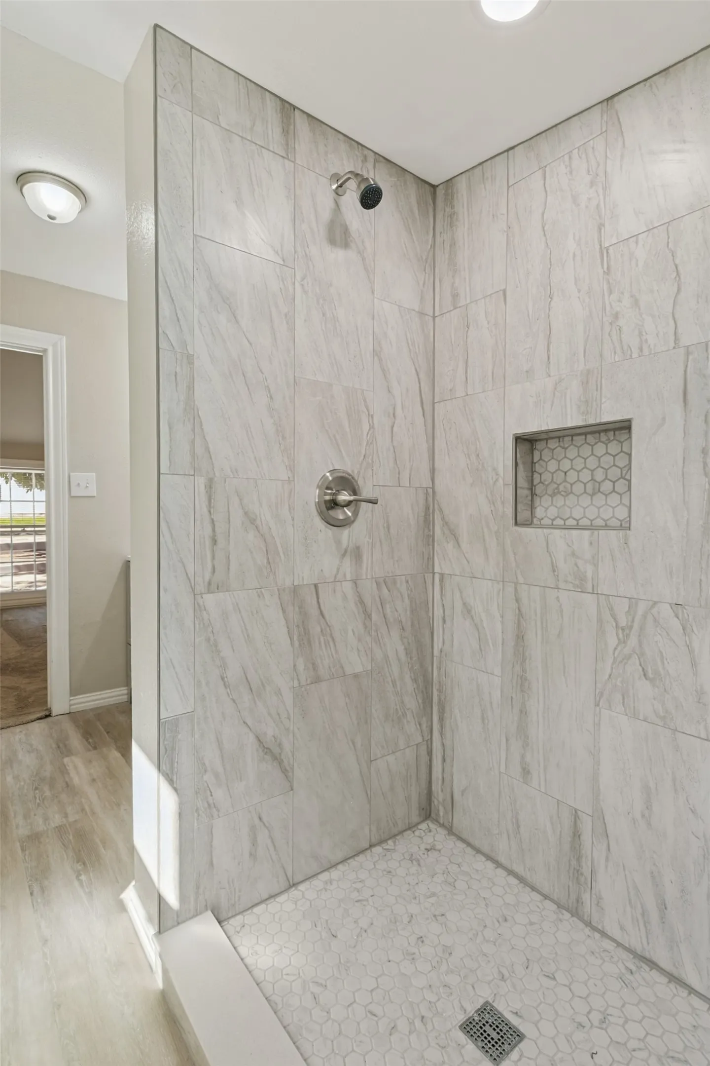 Single Family Residence For Sale in Tarrant County , 4925 Pershing Avenue, Fort Worth, Texas 76107, 3 Bedroom, 2 Bathroom, Garage spaces, 1,100 Sqft, built in 1943, mls#21389741, Real Estate Agent in Fort Worth, Homes For Sale in Tarrant county, Homes For Sale in Fort Worth, Realtor in Fort Worth Texas, Real Estate Brokerage Independent Realty Texas, Luminita Cordes Realtor