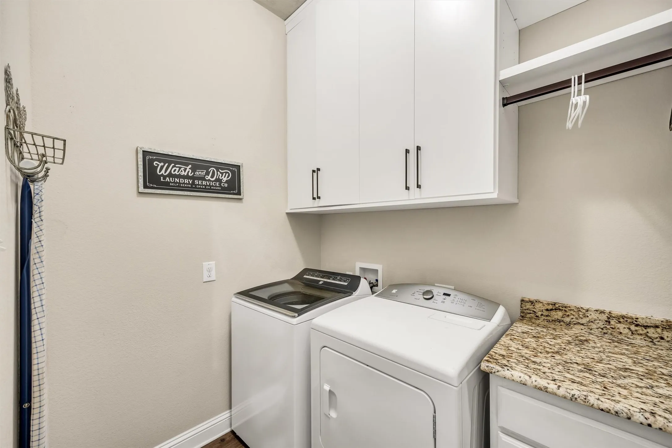 Single Family Residence For Sale in Kaufman County , 2231 Riverside Drive, Kaufman, Texas 75142, 4 Bedroom, 3 Bathroom, 3 Garage spaces, 2,554 Sqft, built in 2016, mls#21389552, Real Estate Agent in Kaufman, Homes For Sale in Kaufman county, Homes For Sale in Kaufman, Realtor in Kaufman Texas, Real Estate Brokerage Independent Realty Texas, Luminita Cordes Realtor