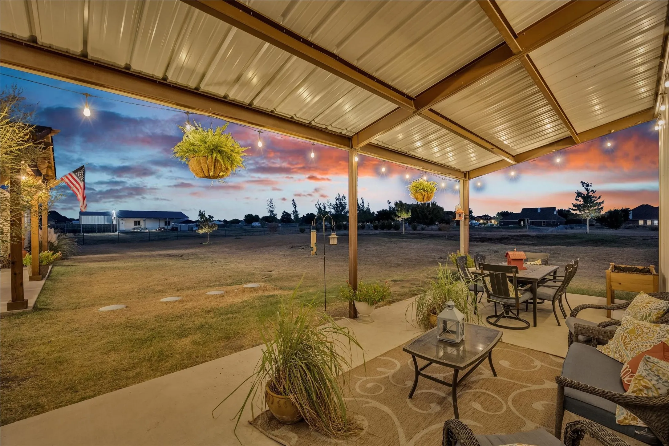 Single Family Residence For Sale in Kaufman County , 2231 Riverside Drive, Kaufman, Texas 75142, 4 Bedroom, 3 Bathroom, 3 Garage spaces, 2,554 Sqft, built in 2016, mls#21389552, Real Estate Agent in Kaufman, Homes For Sale in Kaufman county, Homes For Sale in Kaufman, Realtor in Kaufman Texas, Real Estate Brokerage Independent Realty Texas, Luminita Cordes Realtor