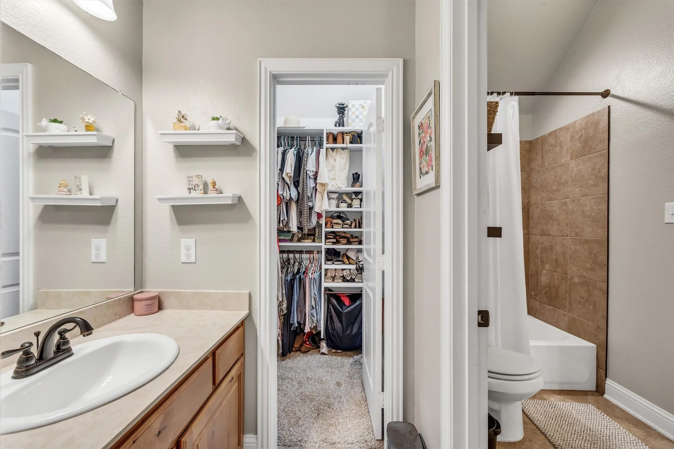 Single Family Residence For Sale in Kaufman County , 2231 Riverside Drive, Kaufman, Texas 75142, 4 Bedroom, 3 Bathroom, 3 Garage spaces, 2,554 Sqft, built in 2016, mls#21389552, Real Estate Agent in Kaufman, Homes For Sale in Kaufman county, Homes For Sale in Kaufman, Realtor in Kaufman Texas, Real Estate Brokerage Independent Realty Texas, Luminita Cordes Realtor