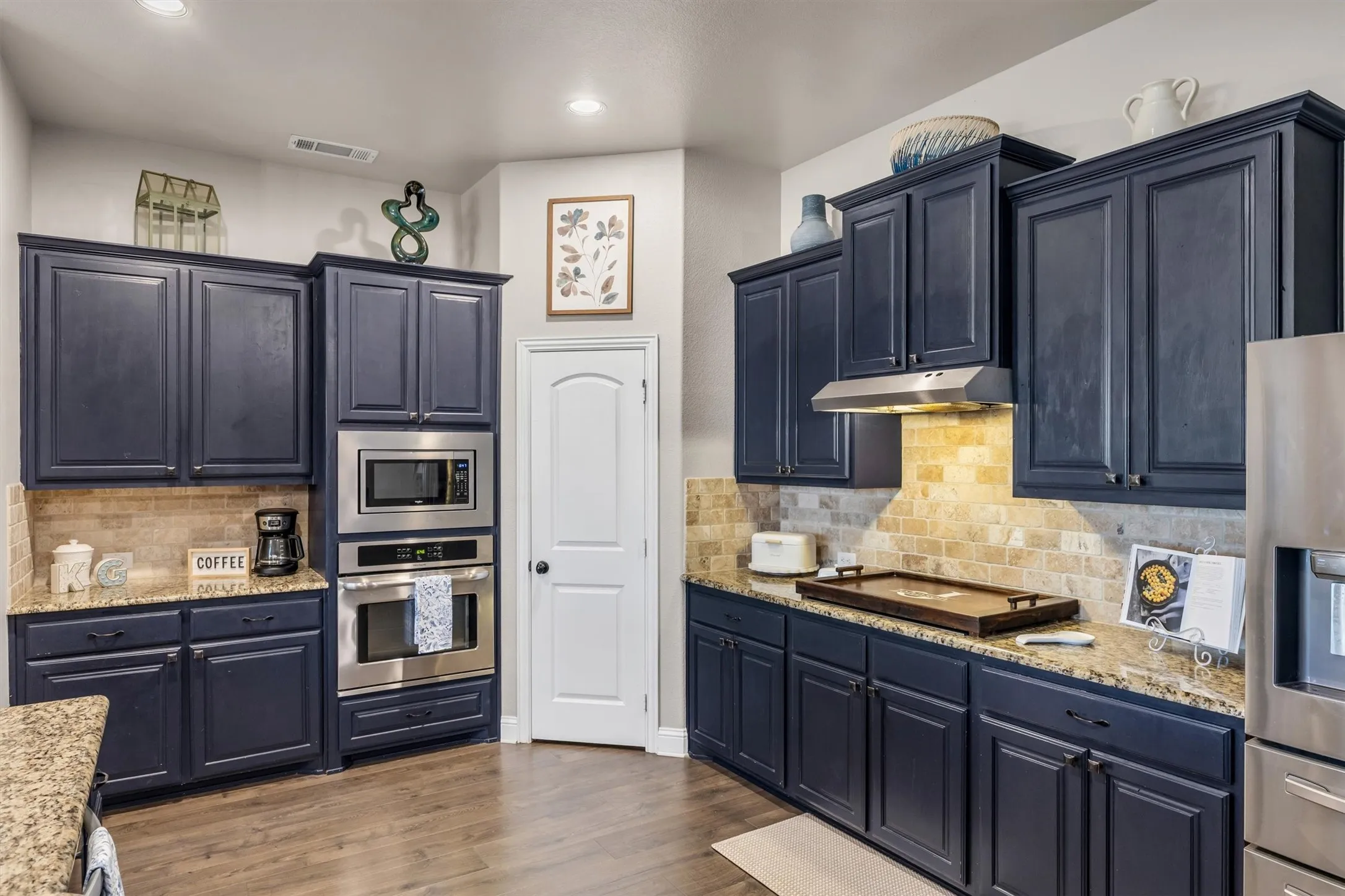 Single Family Residence For Sale in Kaufman County , 2231 Riverside Drive, Kaufman, Texas 75142, 4 Bedroom, 3 Bathroom, 3 Garage spaces, 2,554 Sqft, built in 2016, mls#21389552, Real Estate Agent in Kaufman, Homes For Sale in Kaufman county, Homes For Sale in Kaufman, Realtor in Kaufman Texas, Real Estate Brokerage Independent Realty Texas, Luminita Cordes Realtor