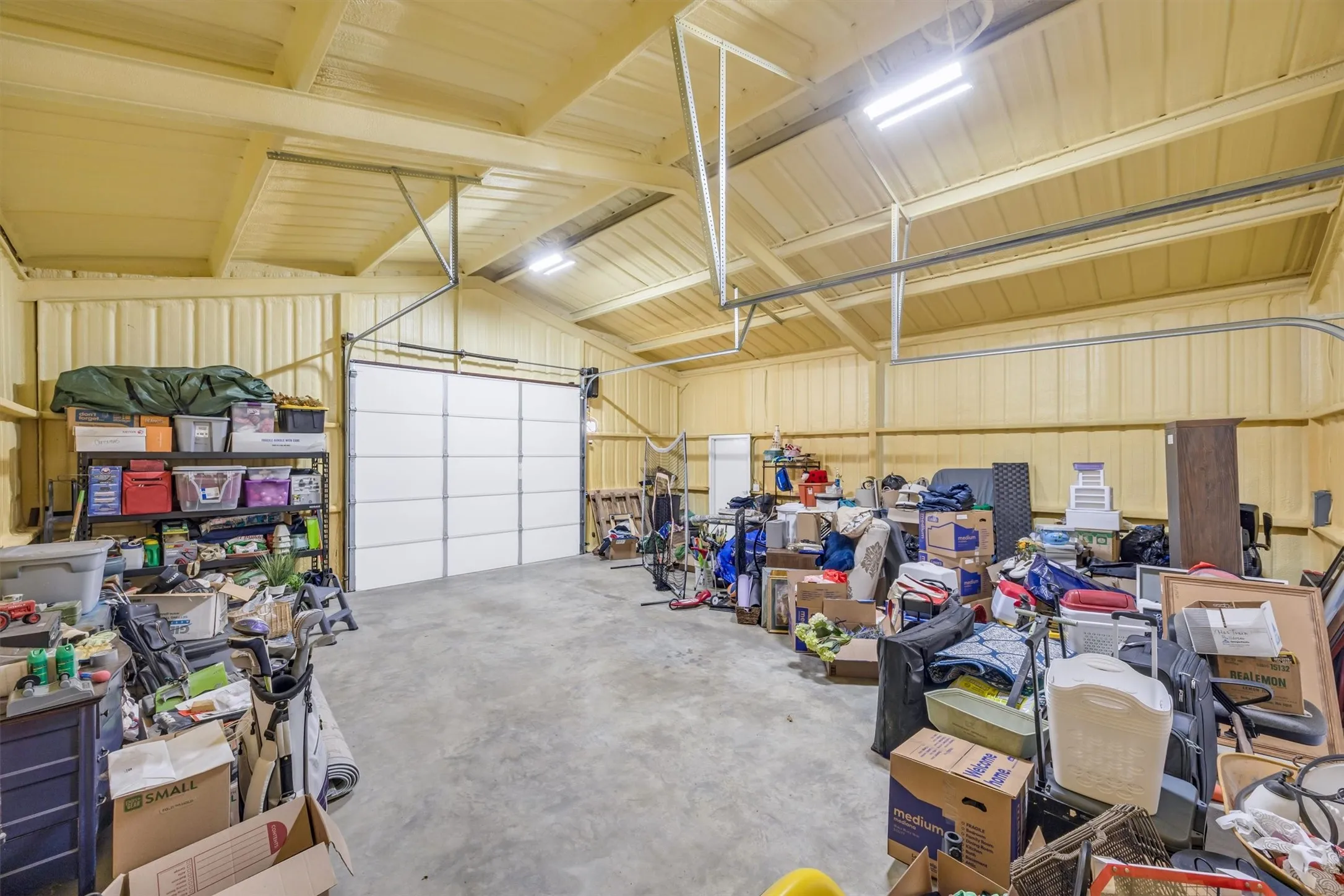 Single Family Residence For Sale in Kaufman County , 2231 Riverside Drive, Kaufman, Texas 75142, 4 Bedroom, 3 Bathroom, 3 Garage spaces, 2,554 Sqft, built in 2016, mls#21389552, Real Estate Agent in Kaufman, Homes For Sale in Kaufman county, Homes For Sale in Kaufman, Realtor in Kaufman Texas, Real Estate Brokerage Independent Realty Texas, Luminita Cordes Realtor