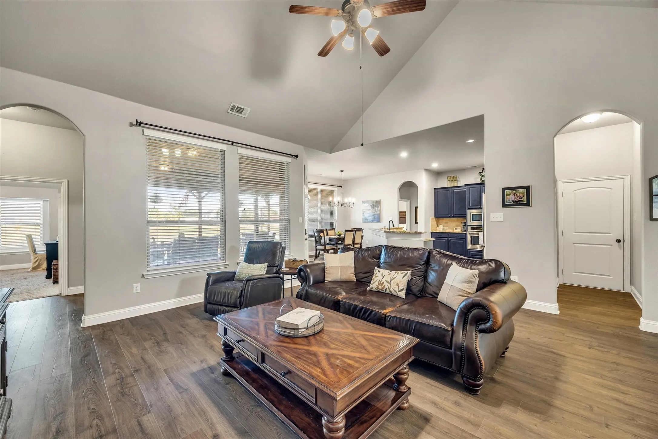Single Family Residence For Sale in Kaufman County , 2231 Riverside Drive, Kaufman, Texas 75142, 4 Bedroom, 3 Bathroom, 3 Garage spaces, 2,554 Sqft, built in 2016, mls#21389552, Real Estate Agent in Kaufman, Homes For Sale in Kaufman county, Homes For Sale in Kaufman, Realtor in Kaufman Texas, Real Estate Brokerage Independent Realty Texas, Luminita Cordes Realtor