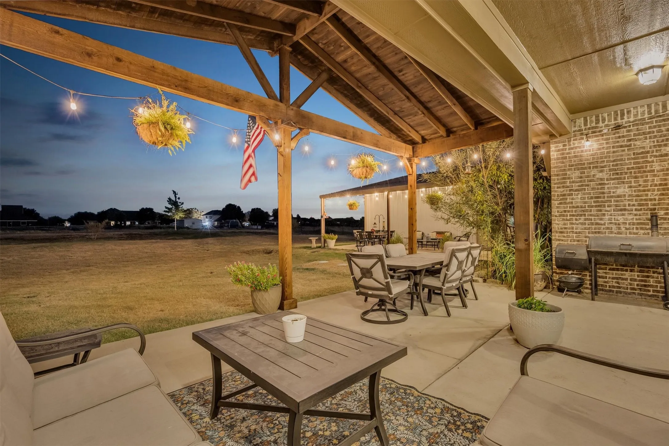 Single Family Residence For Sale in Kaufman County , 2231 Riverside Drive, Kaufman, Texas 75142, 4 Bedroom, 3 Bathroom, 3 Garage spaces, 2,554 Sqft, built in 2016, mls#21389552, Real Estate Agent in Kaufman, Homes For Sale in Kaufman county, Homes For Sale in Kaufman, Realtor in Kaufman Texas, Real Estate Brokerage Independent Realty Texas, Luminita Cordes Realtor