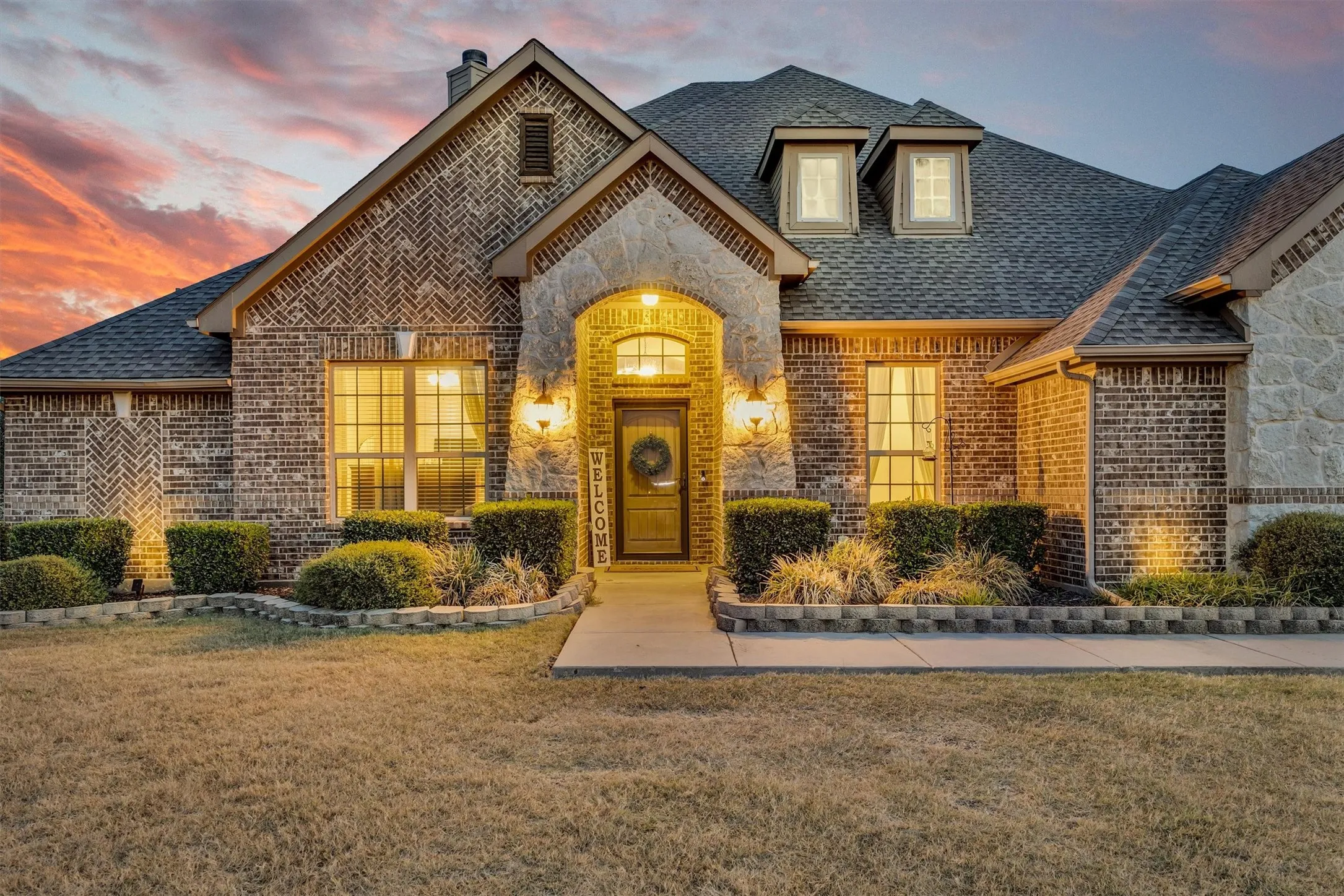 Single Family Residence For Sale in Kaufman County , 2231 Riverside Drive, Kaufman, Texas 75142, 4 Bedroom, 3 Bathroom, 3 Garage spaces, 2,554 Sqft, built in 2016, mls#21389552, Real Estate Agent in Kaufman, Homes For Sale in Kaufman county, Homes For Sale in Kaufman, Realtor in Kaufman Texas, Real Estate Brokerage Independent Realty Texas, Luminita Cordes Realtor