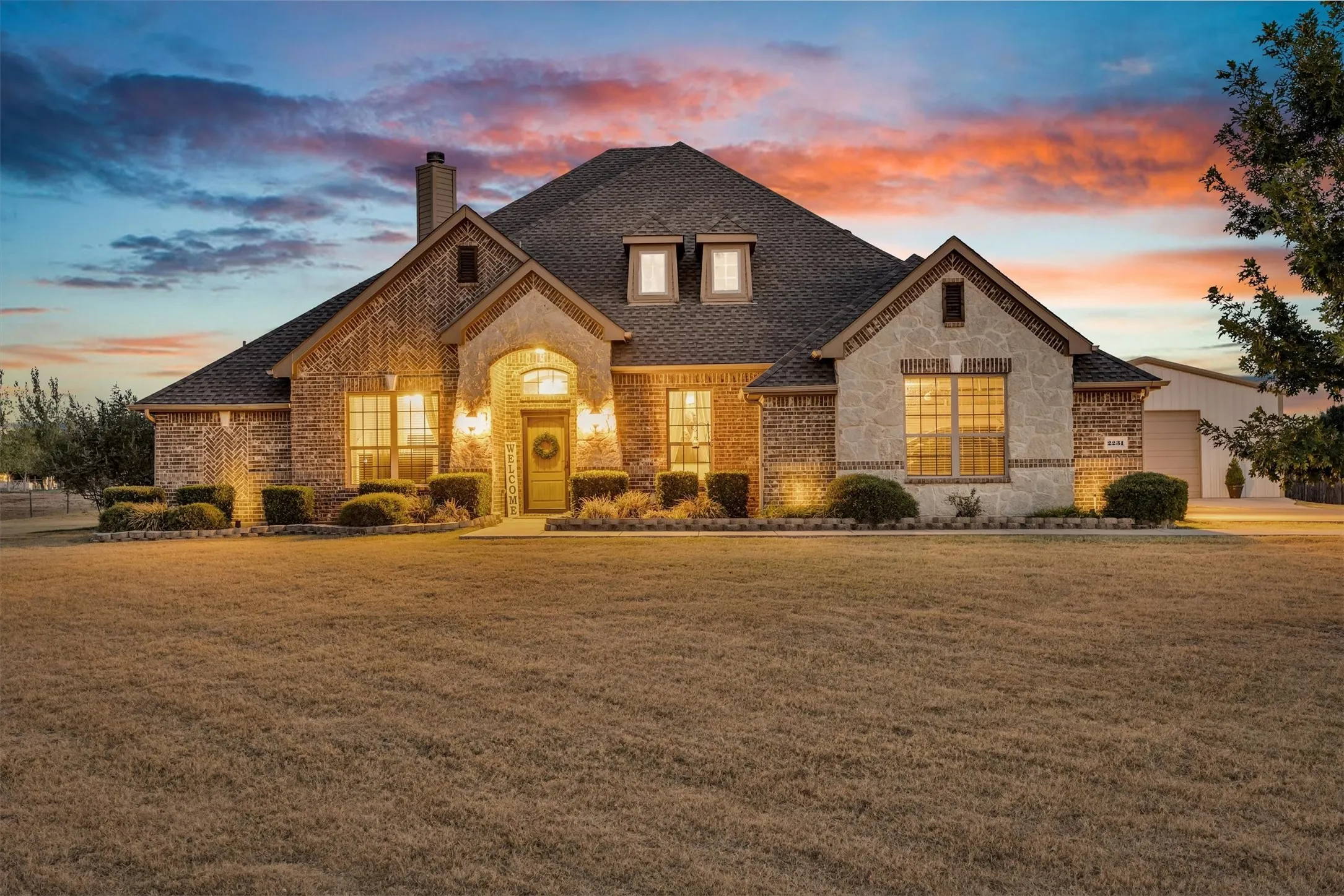 Single Family Residence For Sale in Kaufman County , 2231 Riverside Drive, Kaufman, Texas 75142, 4 Bedroom, 3 Bathroom, 3 Garage spaces, 2,554 Sqft, built in 2016, mls#21389552, Real Estate Agent in Kaufman, Homes For Sale in Kaufman county, Homes For Sale in Kaufman, Realtor in Kaufman Texas, Real Estate Brokerage Independent Realty Texas, Luminita Cordes Realtor