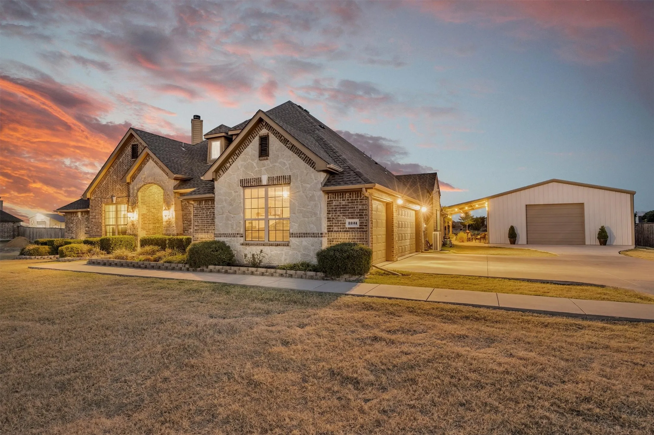 Single Family Residence For Sale in Kaufman County , 2231 Riverside Drive, Kaufman, Texas 75142, 4 Bedroom, 3 Bathroom, 3 Garage spaces, 2,554 Sqft, built in 2016, mls#21389552, Real Estate Agent in Kaufman, Homes For Sale in Kaufman county, Homes For Sale in Kaufman, Realtor in Kaufman Texas, Real Estate Brokerage Independent Realty Texas, Luminita Cordes Realtor