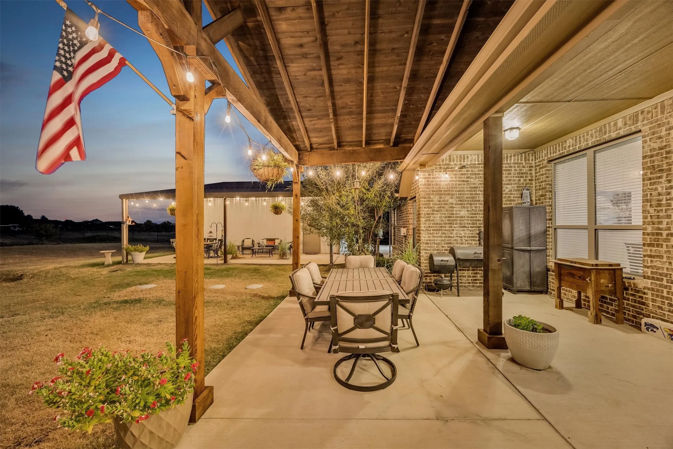 Single Family Residence For Sale in Kaufman County , 2231 Riverside Drive, Kaufman, Texas 75142, 4 Bedroom, 3 Bathroom, 3 Garage spaces, 2,554 Sqft, built in 2016, mls#21389552, Real Estate Agent in Kaufman, Homes For Sale in Kaufman county, Homes For Sale in Kaufman, Realtor in Kaufman Texas, Real Estate Brokerage Independent Realty Texas, Luminita Cordes Realtor