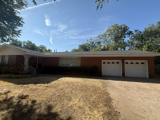 Single Family Residence For Rent in Taylor County , 2349 S 35th Street, Abilene, Texas 79605, 3 Bedroom, 2 Bathroom, 2 Garage spaces, 1,880 Sqft, built in 1955, mls#21390249, Real Estate Agent in Abilene, Homes For Rent in Taylor county, Homes For Rent in Abilene, Realtor in Abilene Texas, Real Estate Brokerage Independent Realty Texas, Luminita Cordes Realtor