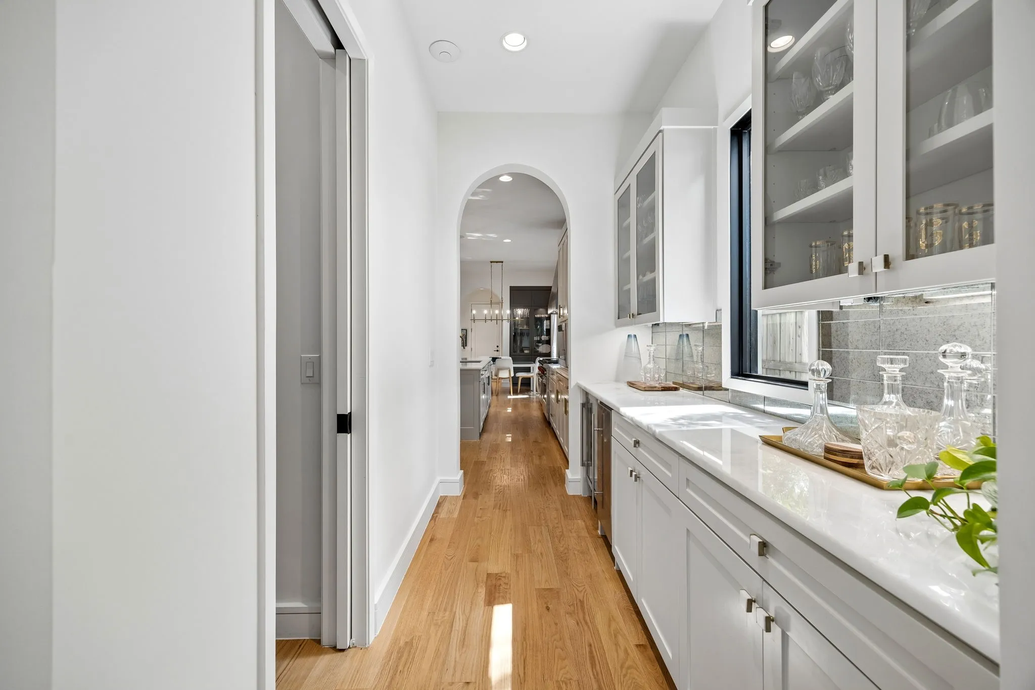 4437 Grassmere - Tom Hughes Team - Bar