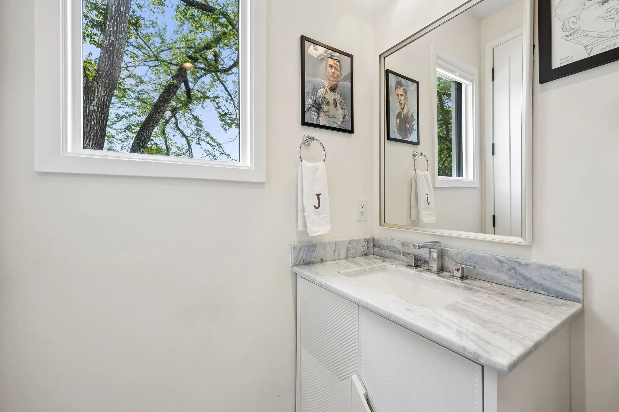 4437 Grassmere - Tom Hughes Team - Secondary Bathroom