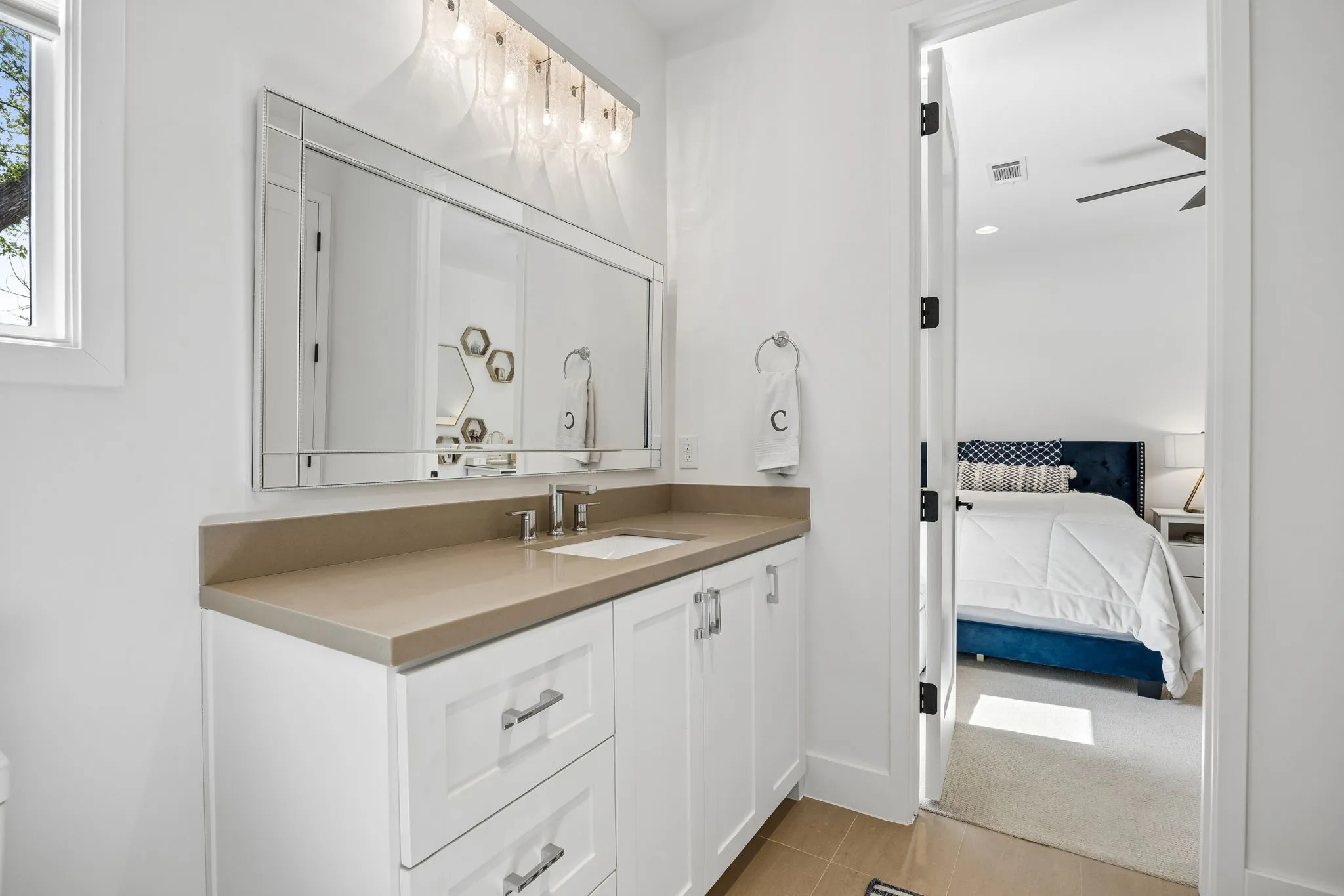 4437 Grassmere - Tom Hughes Team - Secondary Bathroom