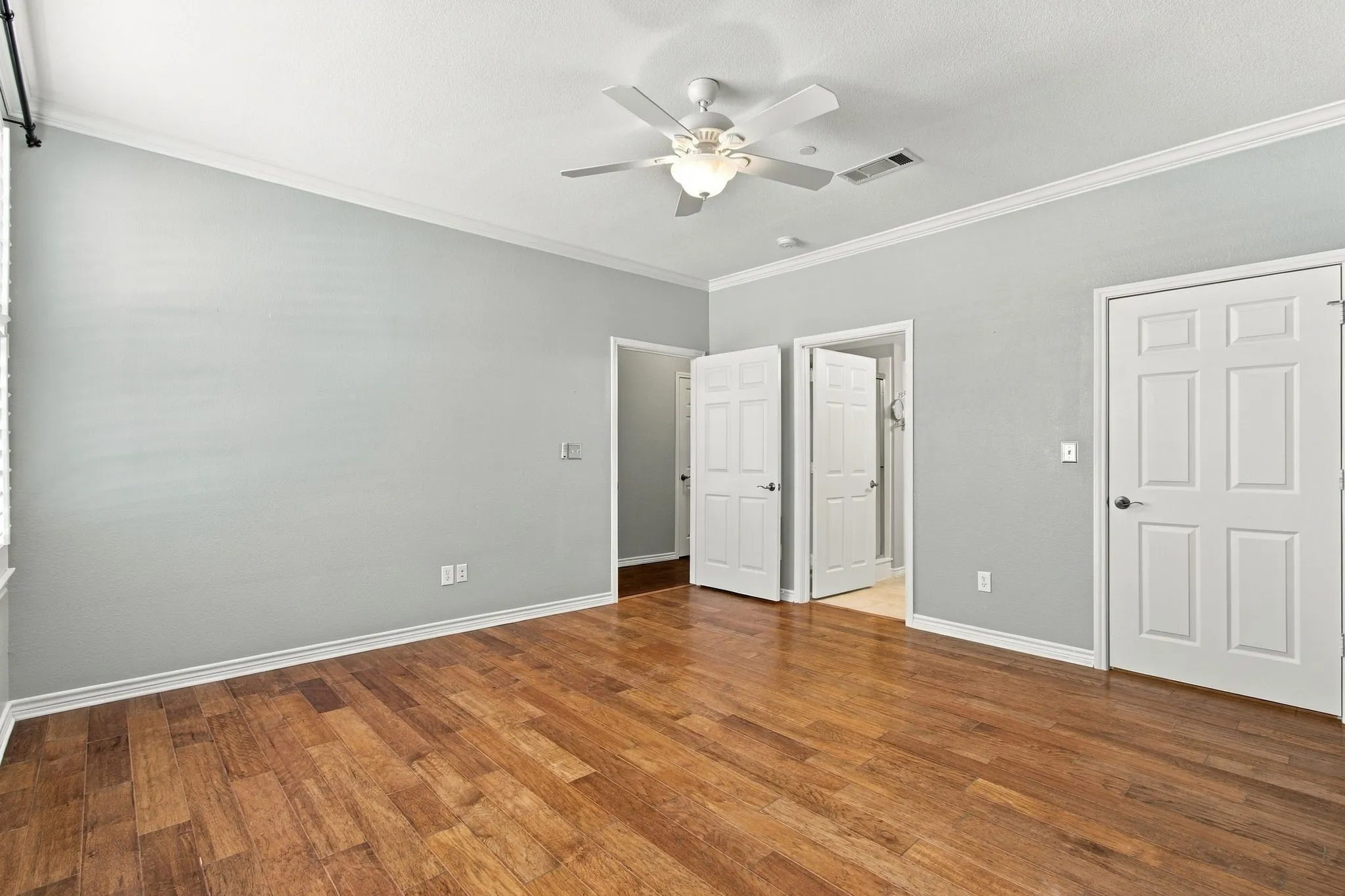 Condominium For Sale in Denton County , 2601 Marsh Lane 293, Plano, Texas 75093, 3 Bedroom, 3 Bathroom, 2 Garage spaces, 1,899 Sqft, built in 2005, mls#21389306, Real Estate Agent in Plano, Homes For Sale in Denton county, Homes For Sale in Plano, Realtor in Plano Texas, Real Estate Brokerage Independent Realty Texas, Luminita Cordes Realtor