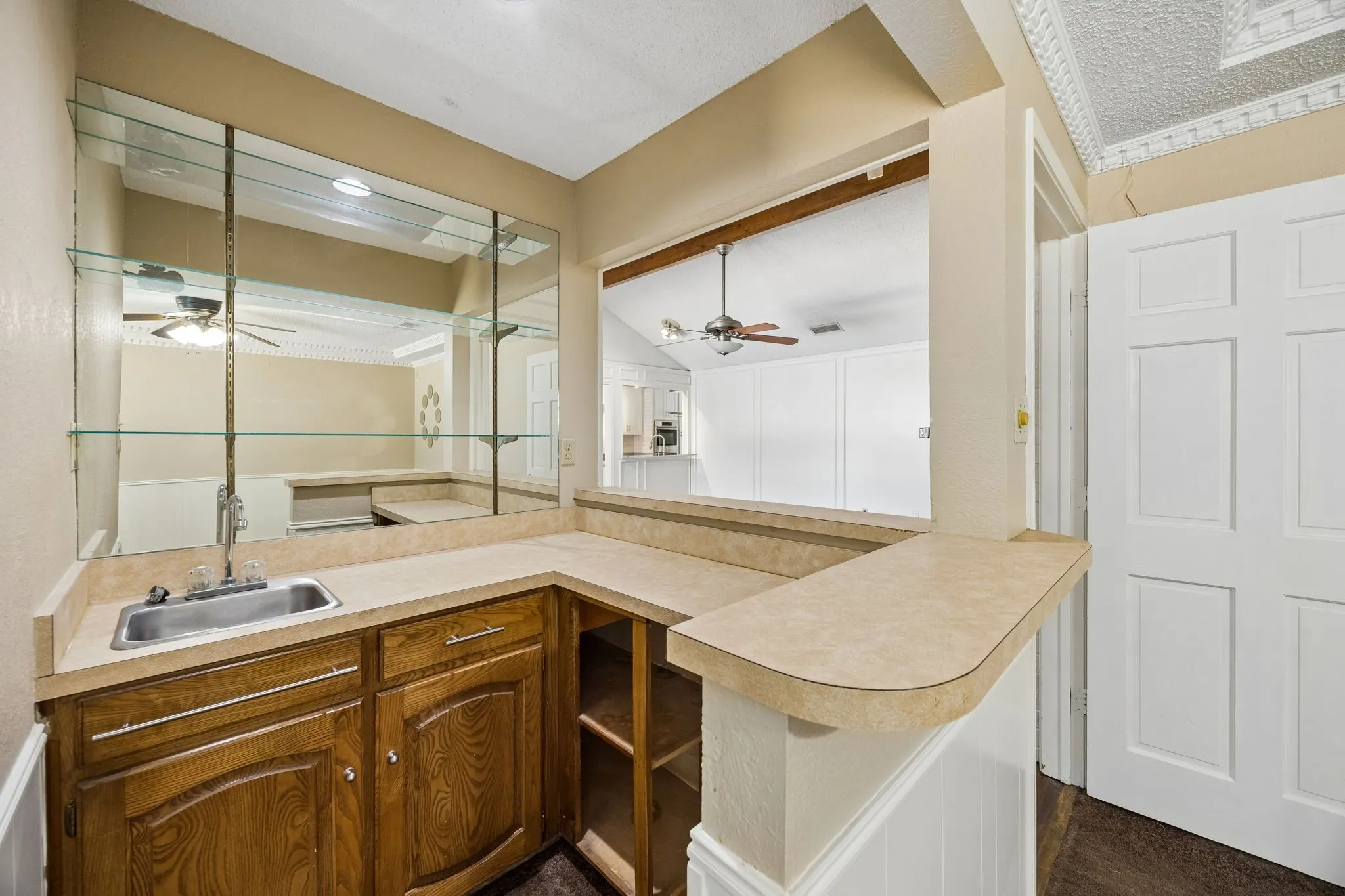 Single Family Residence For Sale in Tarrant County , 900 Rosewood Court, Euless, Texas 76039, 3 Bedroom, 3 Bathroom, 2 Garage spaces, 2,243 Sqft, built in 1983, mls#21390220, Real Estate Agent in Euless, Homes For Sale in Tarrant county, Homes For Sale in Euless, Realtor in Euless Texas, Real Estate Brokerage Independent Realty Texas, Luminita Cordes Realtor