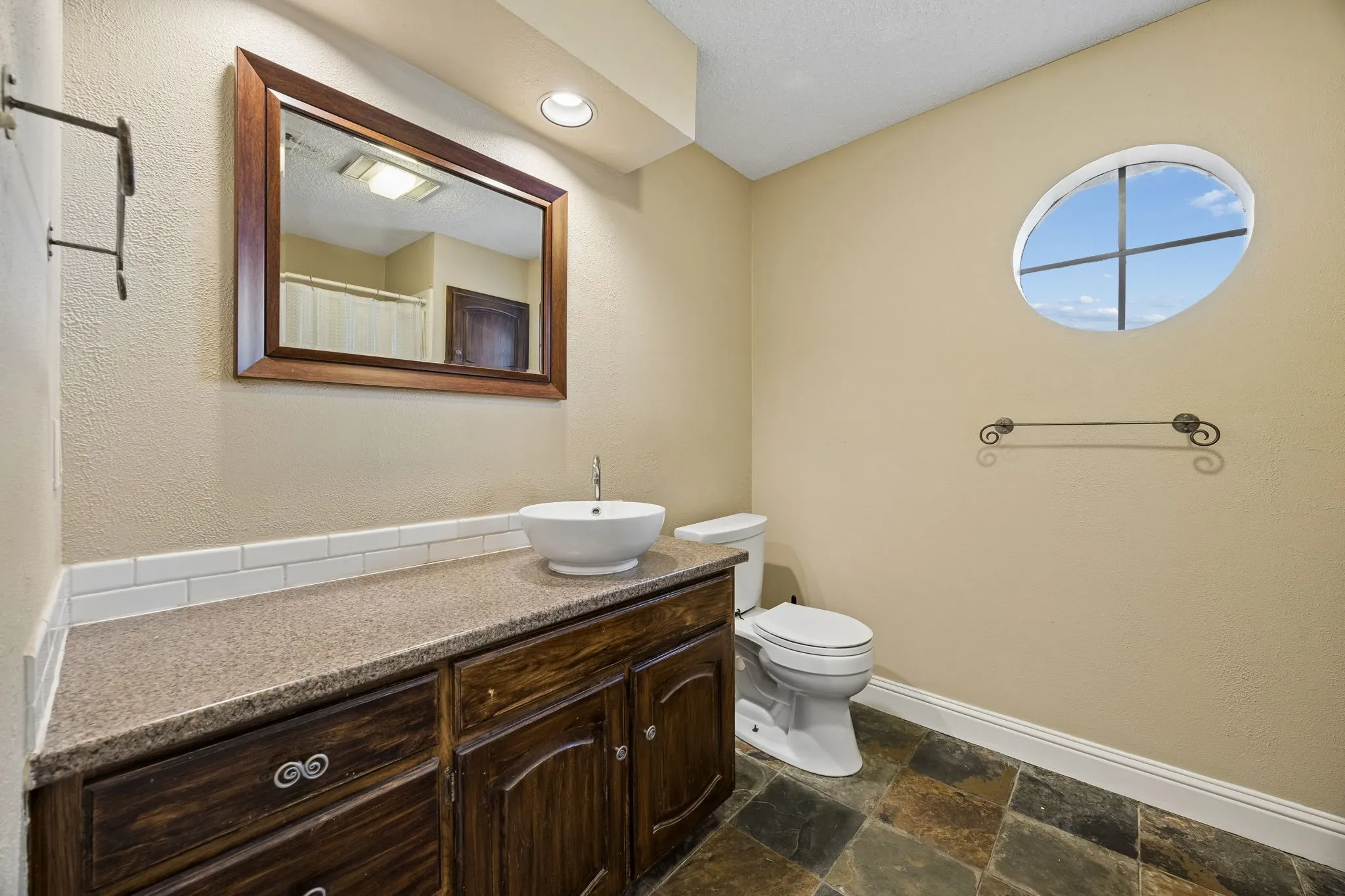 Single Family Residence For Sale in Tarrant County , 900 Rosewood Court, Euless, Texas 76039, 3 Bedroom, 3 Bathroom, 2 Garage spaces, 2,243 Sqft, built in 1983, mls#21390220, Real Estate Agent in Euless, Homes For Sale in Tarrant county, Homes For Sale in Euless, Realtor in Euless Texas, Real Estate Brokerage Independent Realty Texas, Luminita Cordes Realtor