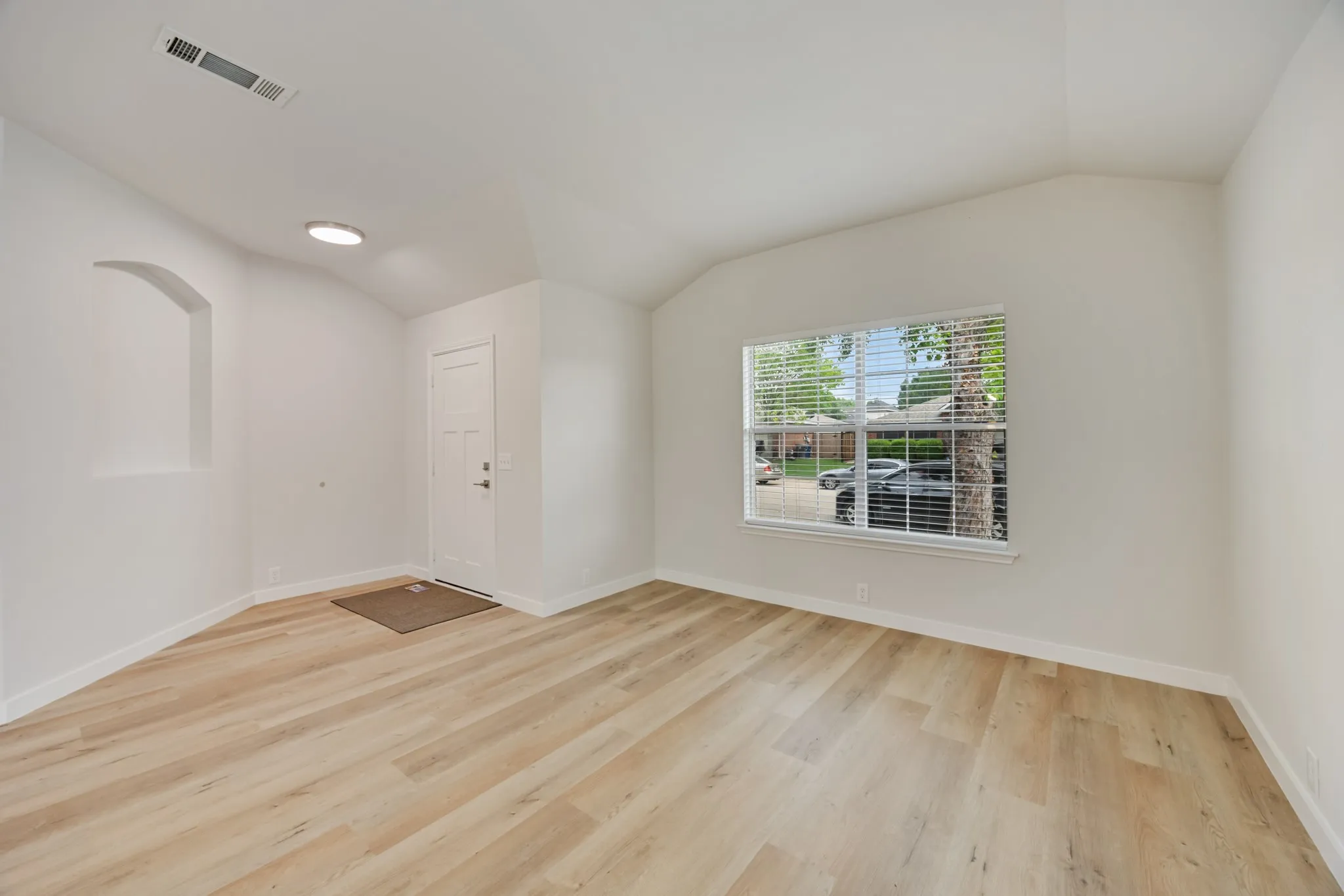 Single Family Residence For Rent in Dallas County , 7127 Larkin Drive, Dallas, Texas 75227, 3 Bedroom, 2 Bathroom, 2 Garage spaces, 1,870 Sqft, built in 1999, mls#21390252, Real Estate Agent in Dallas, Homes For Rent in Dallas county, Homes For Rent in Dallas, Realtor in Dallas Texas, Real Estate Brokerage Independent Realty Texas, Luminita Cordes Realtor