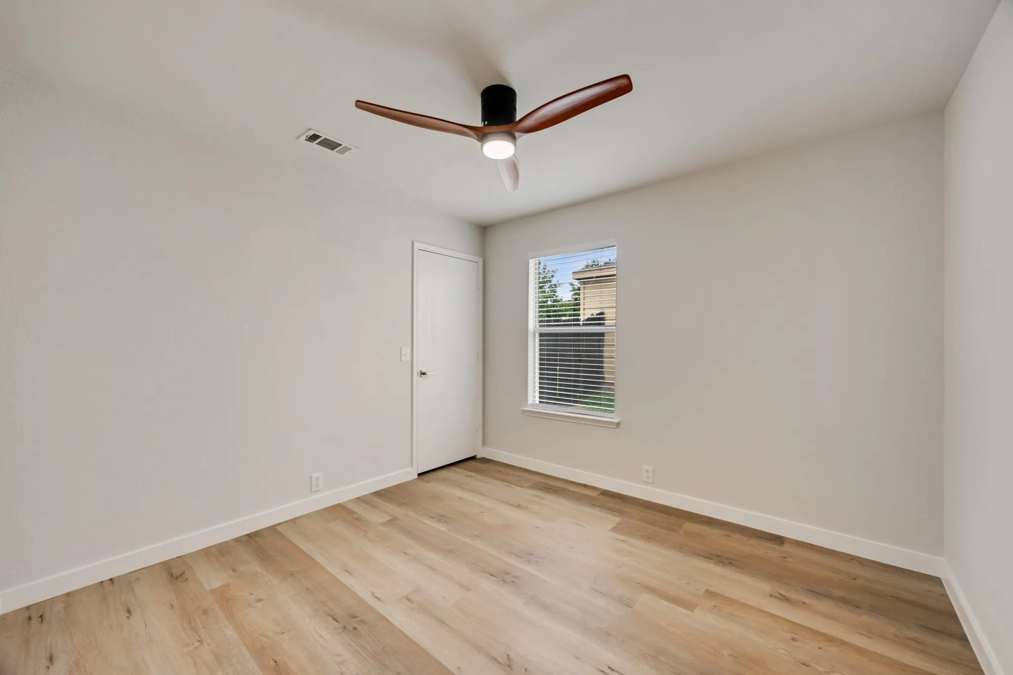 Single Family Residence For Rent in Dallas County , 7127 Larkin Drive, Dallas, Texas 75227, 3 Bedroom, 2 Bathroom, 2 Garage spaces, 1,870 Sqft, built in 1999, mls#21390252, Real Estate Agent in Dallas, Homes For Rent in Dallas county, Homes For Rent in Dallas, Realtor in Dallas Texas, Real Estate Brokerage Independent Realty Texas, Luminita Cordes Realtor
