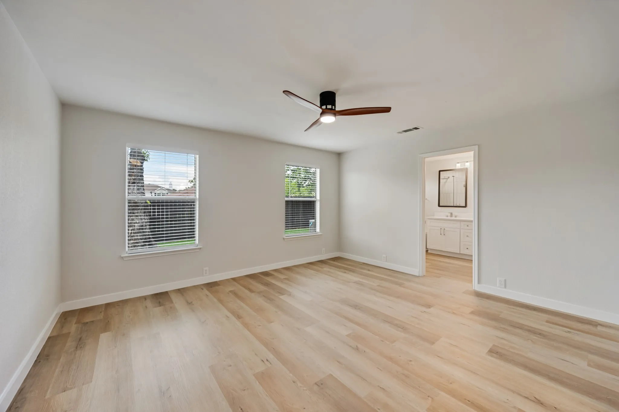 Single Family Residence For Rent in Dallas County , 7127 Larkin Drive, Dallas, Texas 75227, 3 Bedroom, 2 Bathroom, 2 Garage spaces, 1,870 Sqft, built in 1999, mls#21390252, Real Estate Agent in Dallas, Homes For Rent in Dallas county, Homes For Rent in Dallas, Realtor in Dallas Texas, Real Estate Brokerage Independent Realty Texas, Luminita Cordes Realtor