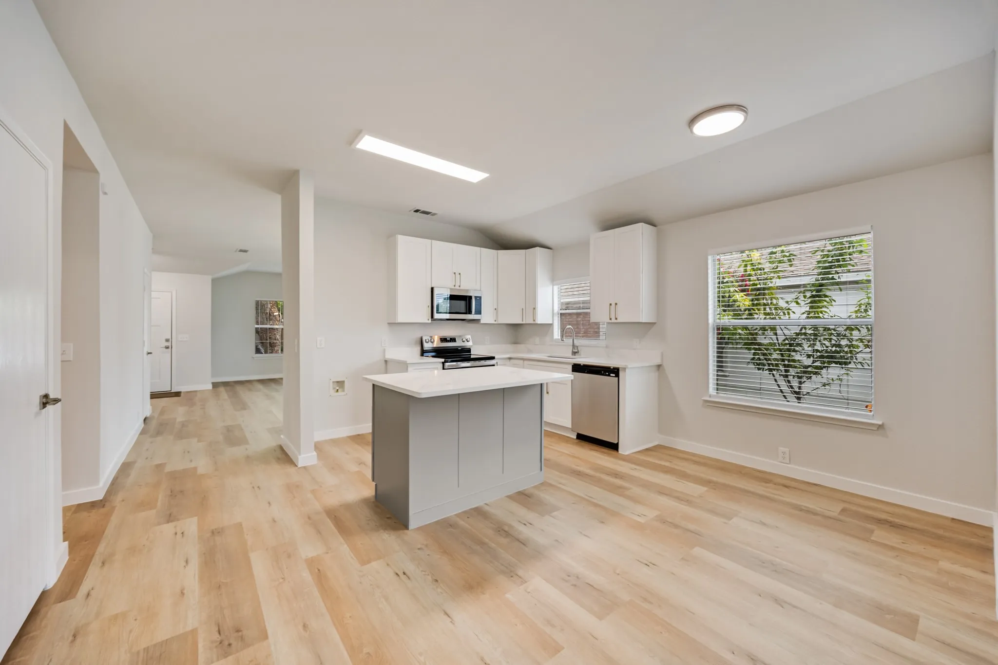 Single Family Residence For Rent in Dallas County , 7127 Larkin Drive, Dallas, Texas 75227, 3 Bedroom, 2 Bathroom, 2 Garage spaces, 1,870 Sqft, built in 1999, mls#21390252, Real Estate Agent in Dallas, Homes For Rent in Dallas county, Homes For Rent in Dallas, Realtor in Dallas Texas, Real Estate Brokerage Independent Realty Texas, Luminita Cordes Realtor