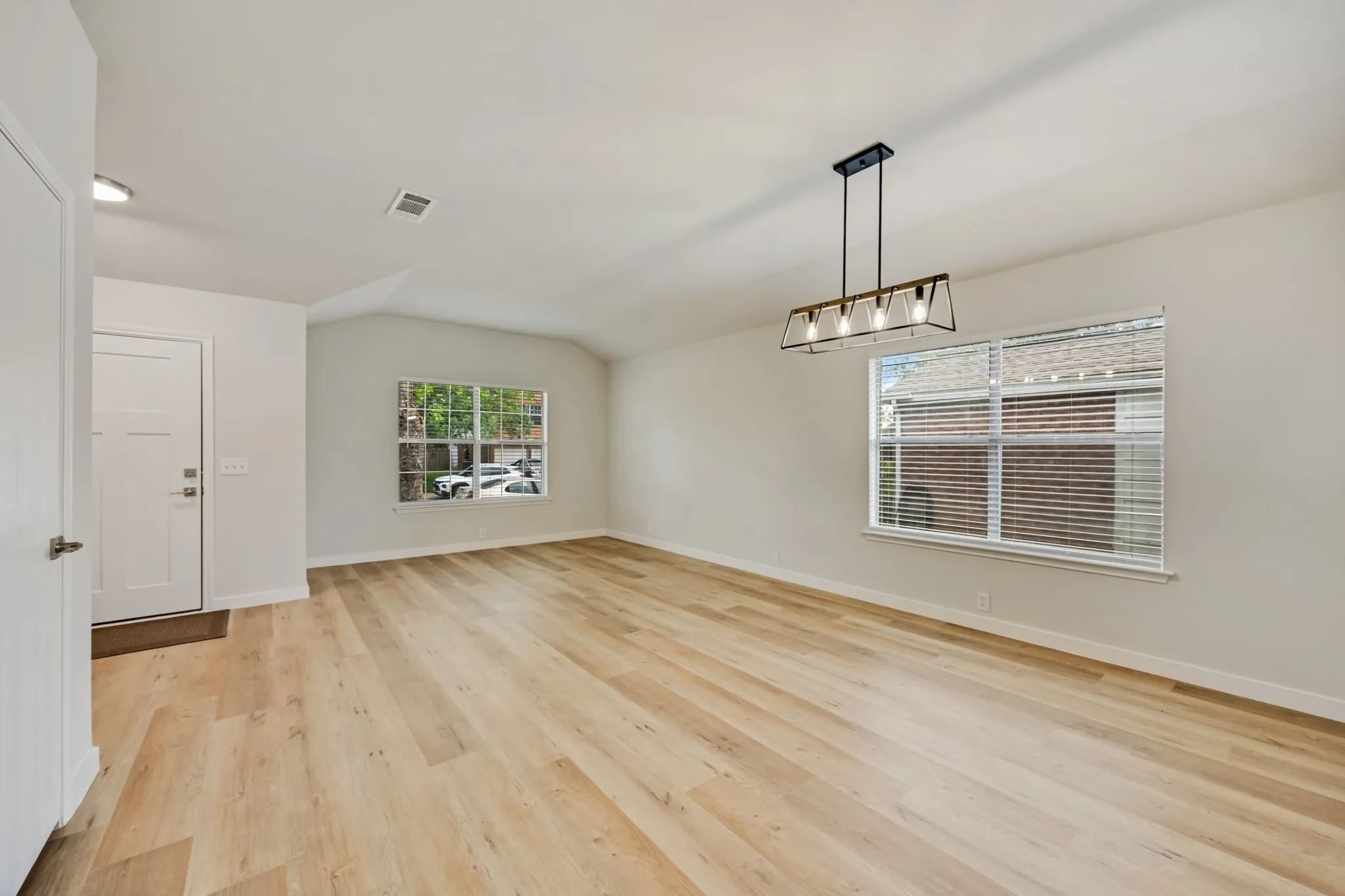 Single Family Residence For Rent in Dallas County , 7127 Larkin Drive, Dallas, Texas 75227, 3 Bedroom, 2 Bathroom, 2 Garage spaces, 1,870 Sqft, built in 1999, mls#21390252, Real Estate Agent in Dallas, Homes For Rent in Dallas county, Homes For Rent in Dallas, Realtor in Dallas Texas, Real Estate Brokerage Independent Realty Texas, Luminita Cordes Realtor