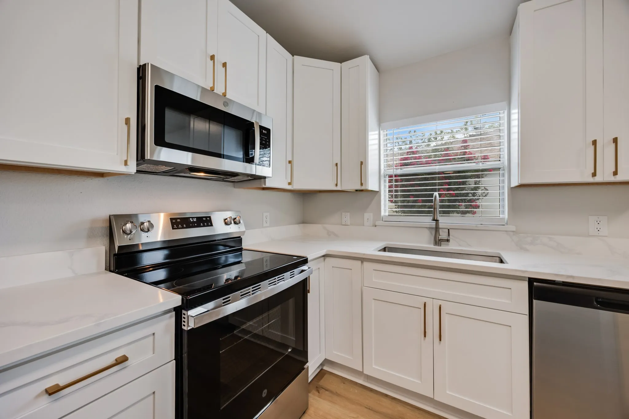 Single Family Residence For Rent in Dallas County , 7127 Larkin Drive, Dallas, Texas 75227, 3 Bedroom, 2 Bathroom, 2 Garage spaces, 1,870 Sqft, built in 1999, mls#21390252, Real Estate Agent in Dallas, Homes For Rent in Dallas county, Homes For Rent in Dallas, Realtor in Dallas Texas, Real Estate Brokerage Independent Realty Texas, Luminita Cordes Realtor