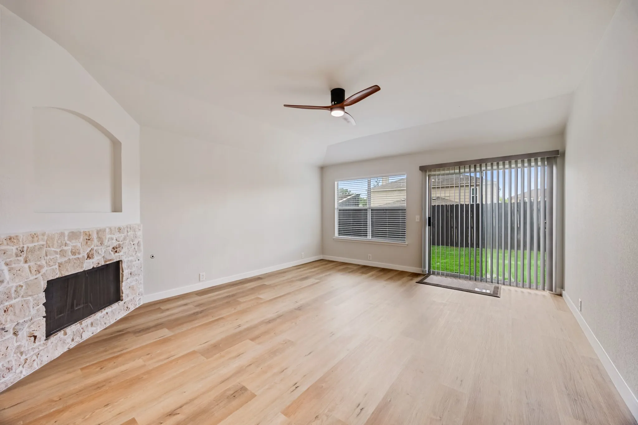 Single Family Residence For Rent in Dallas County , 7127 Larkin Drive, Dallas, Texas 75227, 3 Bedroom, 2 Bathroom, 2 Garage spaces, 1,870 Sqft, built in 1999, mls#21390252, Real Estate Agent in Dallas, Homes For Rent in Dallas county, Homes For Rent in Dallas, Realtor in Dallas Texas, Real Estate Brokerage Independent Realty Texas, Luminita Cordes Realtor