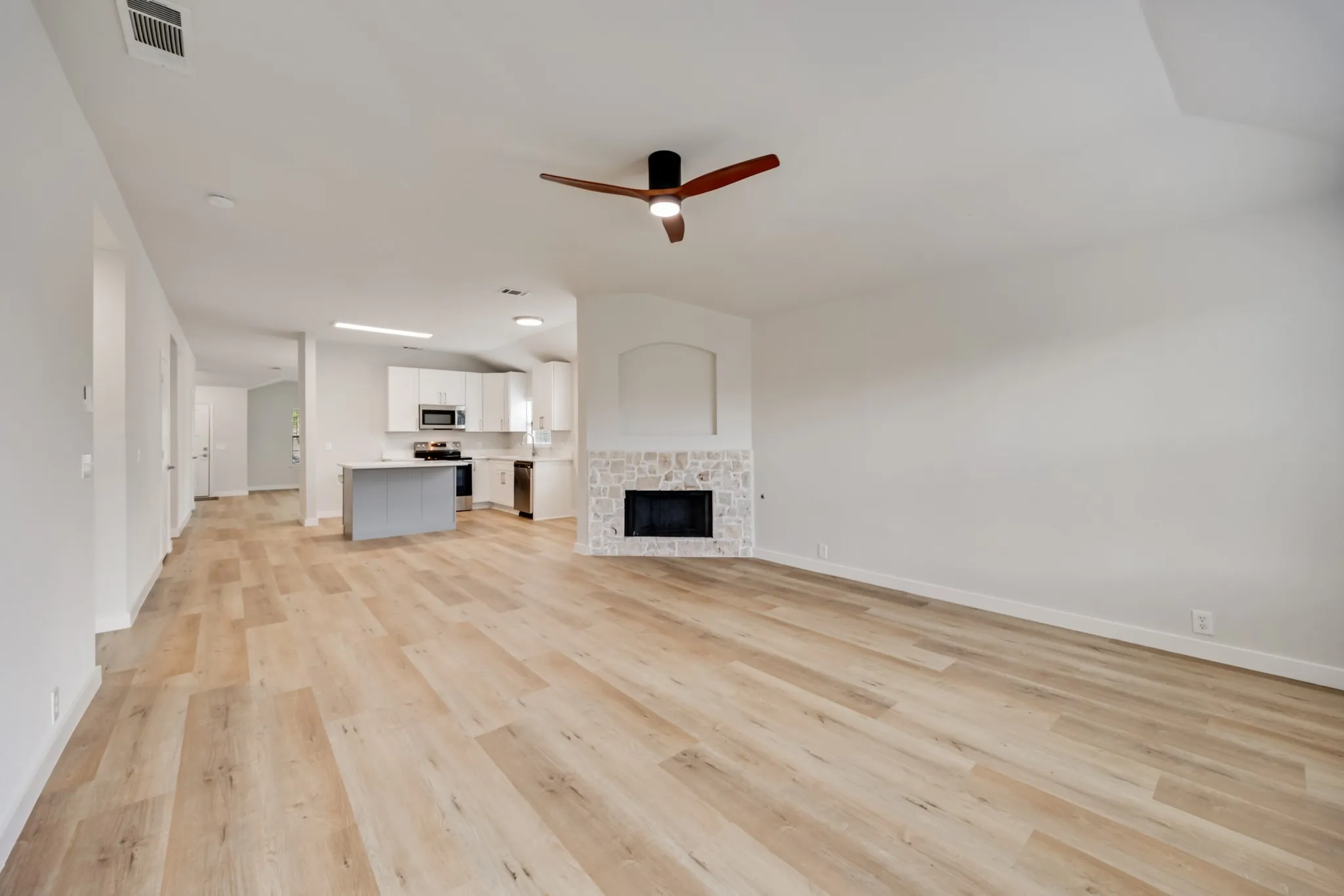 Single Family Residence For Rent in Dallas County , 7127 Larkin Drive, Dallas, Texas 75227, 3 Bedroom, 2 Bathroom, 2 Garage spaces, 1,870 Sqft, built in 1999, mls#21390252, Real Estate Agent in Dallas, Homes For Rent in Dallas county, Homes For Rent in Dallas, Realtor in Dallas Texas, Real Estate Brokerage Independent Realty Texas, Luminita Cordes Realtor