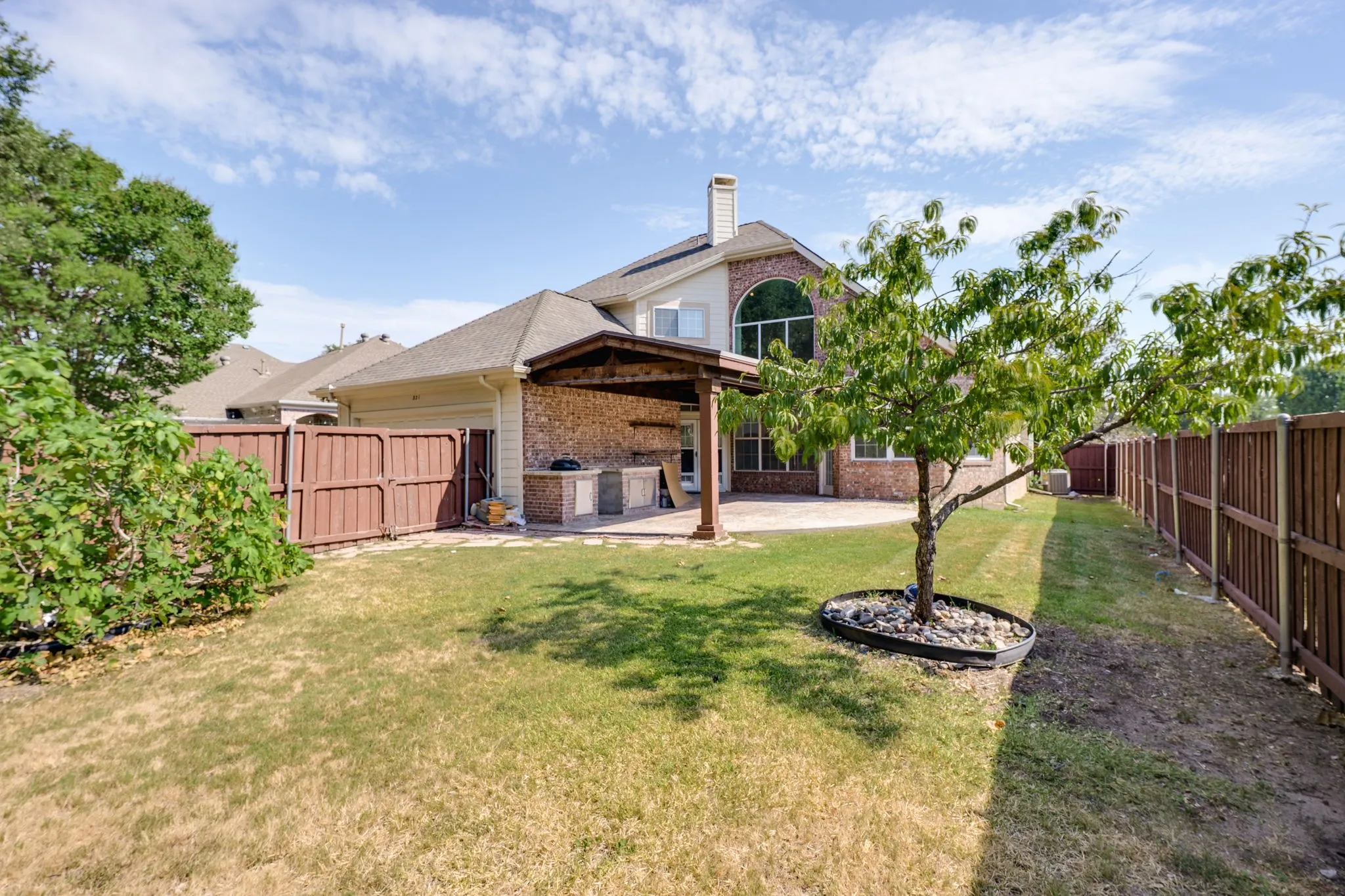 Single Family Residence For Sale in Dallas County , 321 Andre Drive, Irving, Texas 75063, 3 Bedroom, 3 Bathroom, 2 Garage spaces, 2,354 Sqft, built in 1994, mls#21388025, Real Estate Agent in Irving, Homes For Sale in Dallas county, Homes For Sale in Irving, Realtor in Irving Texas, Real Estate Brokerage Independent Realty Texas, Luminita Cordes Realtor