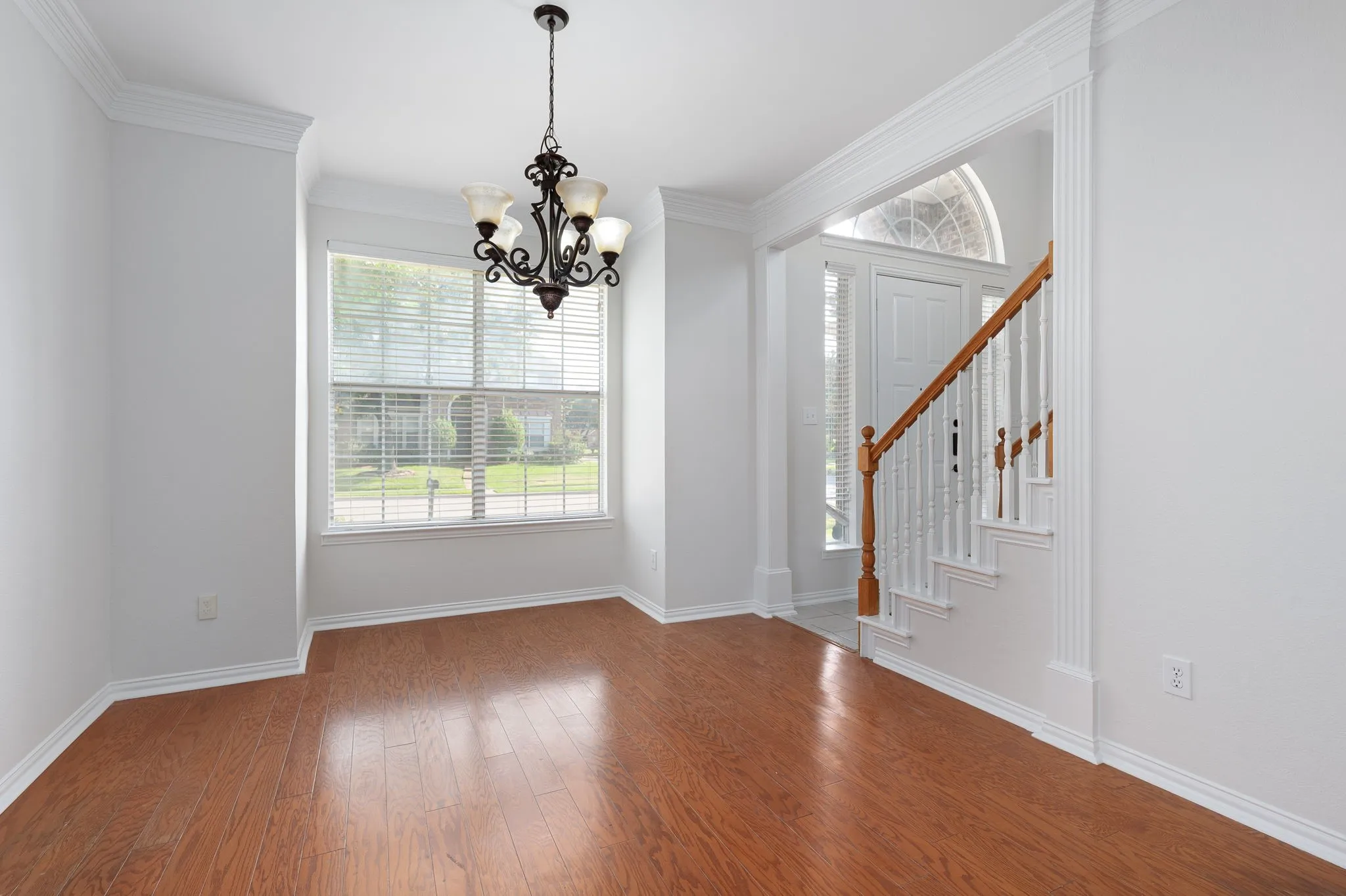 Single Family Residence For Sale in Dallas County , 321 Andre Drive, Irving, Texas 75063, 3 Bedroom, 3 Bathroom, 2 Garage spaces, 2,354 Sqft, built in 1994, mls#21388025, Real Estate Agent in Irving, Homes For Sale in Dallas county, Homes For Sale in Irving, Realtor in Irving Texas, Real Estate Brokerage Independent Realty Texas, Luminita Cordes Realtor