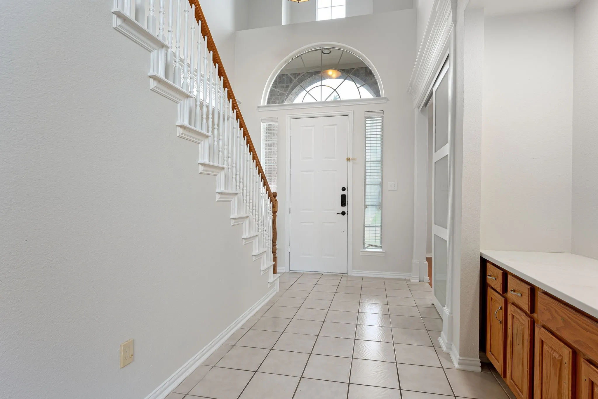 Single Family Residence For Sale in Dallas County , 321 Andre Drive, Irving, Texas 75063, 3 Bedroom, 3 Bathroom, 2 Garage spaces, 2,354 Sqft, built in 1994, mls#21388025, Real Estate Agent in Irving, Homes For Sale in Dallas county, Homes For Sale in Irving, Realtor in Irving Texas, Real Estate Brokerage Independent Realty Texas, Luminita Cordes Realtor