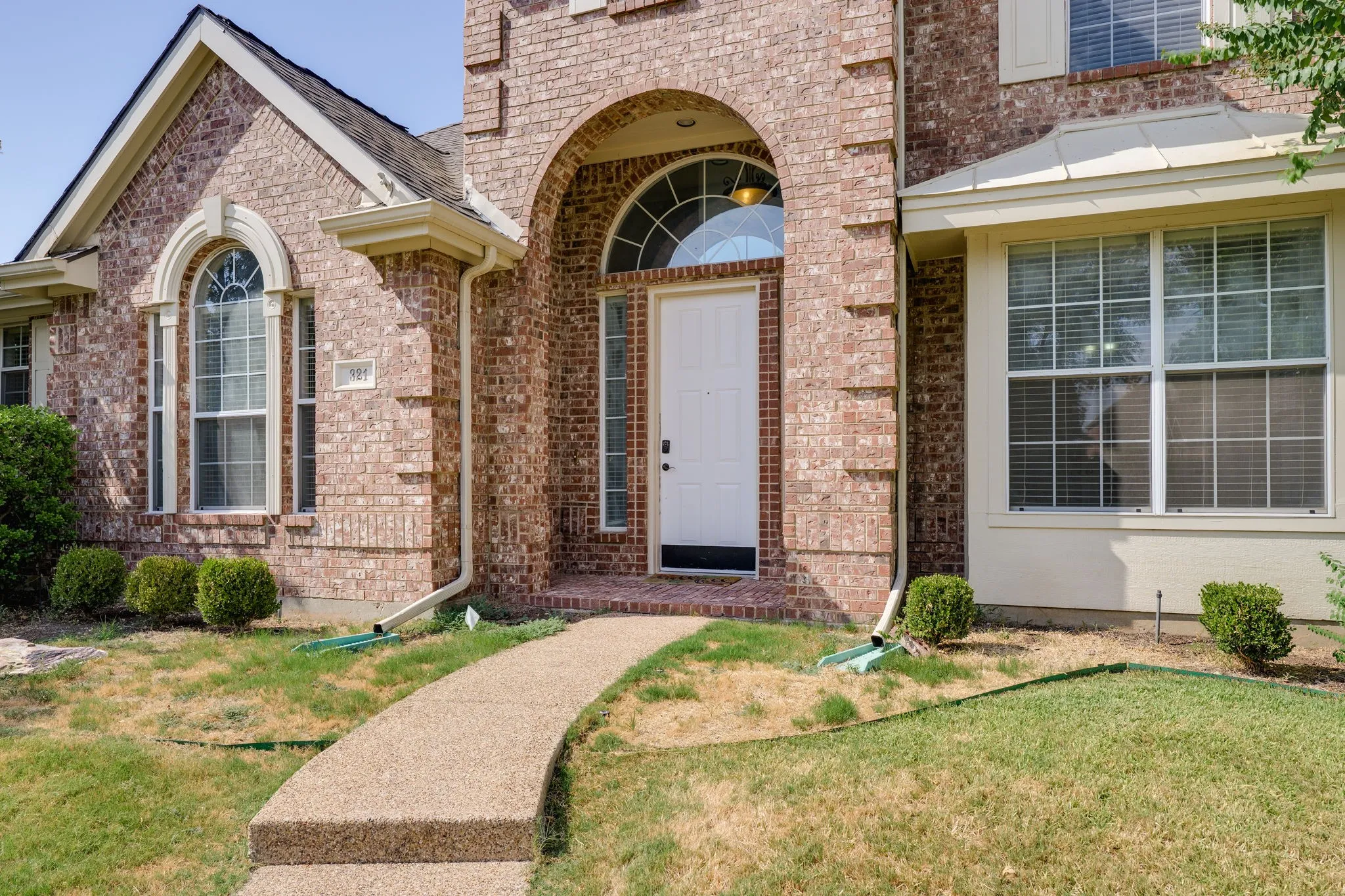 Single Family Residence For Sale in Dallas County , 321 Andre Drive, Irving, Texas 75063, 3 Bedroom, 3 Bathroom, 2 Garage spaces, 2,354 Sqft, built in 1994, mls#21388025, Real Estate Agent in Irving, Homes For Sale in Dallas county, Homes For Sale in Irving, Realtor in Irving Texas, Real Estate Brokerage Independent Realty Texas, Luminita Cordes Realtor