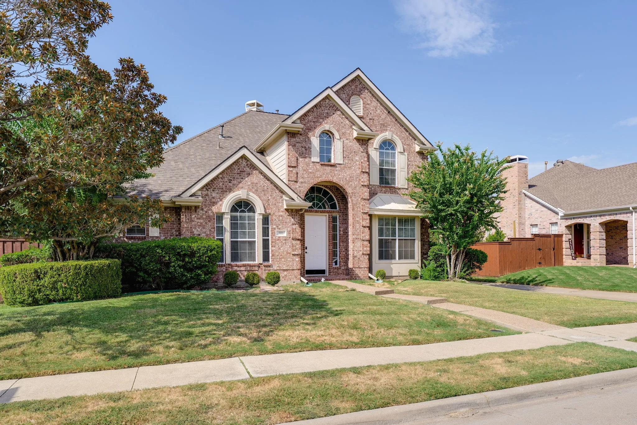 Single Family Residence For Sale in Dallas County , 321 Andre Drive, Irving, Texas 75063, 3 Bedroom, 3 Bathroom, 2 Garage spaces, 2,354 Sqft, built in 1994, mls#21388025, Real Estate Agent in Irving, Homes For Sale in Dallas county, Homes For Sale in Irving, Realtor in Irving Texas, Real Estate Brokerage Independent Realty Texas, Luminita Cordes Realtor